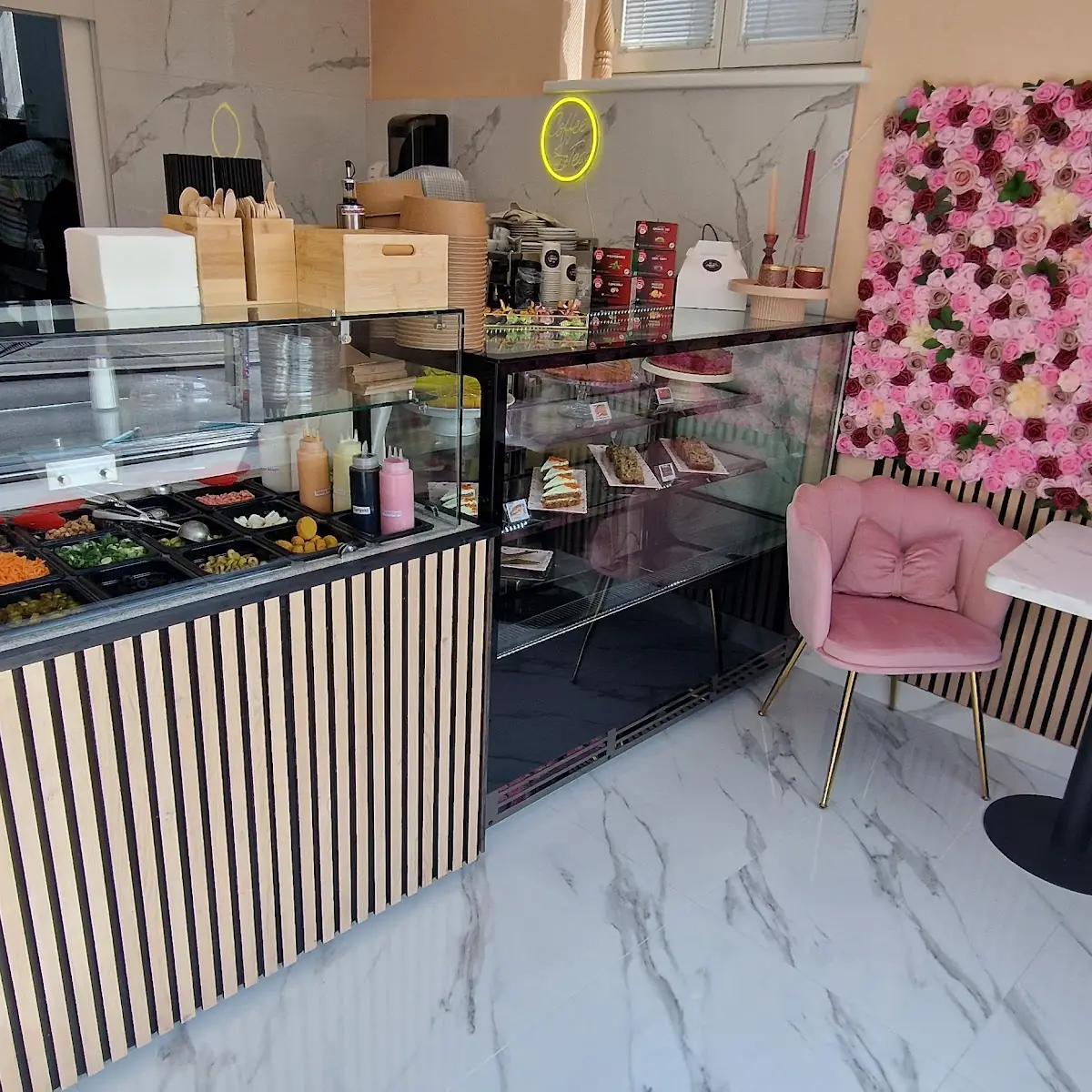 Shirins Boutique-Café Titelbild