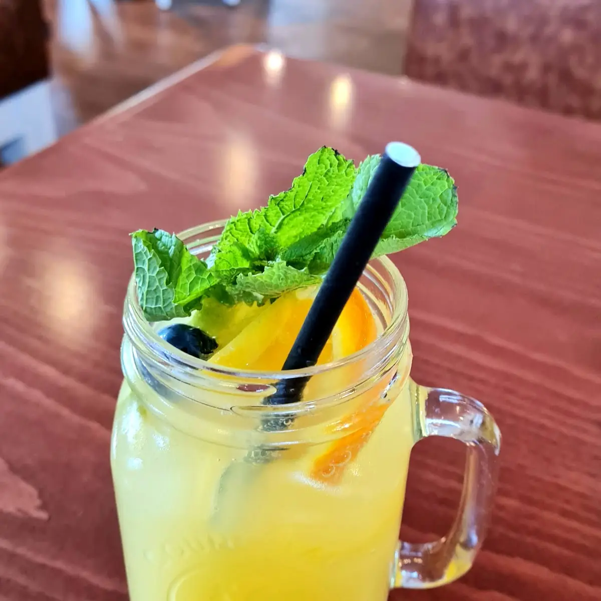 Hausgemachte Lavendel-orangen-limonade