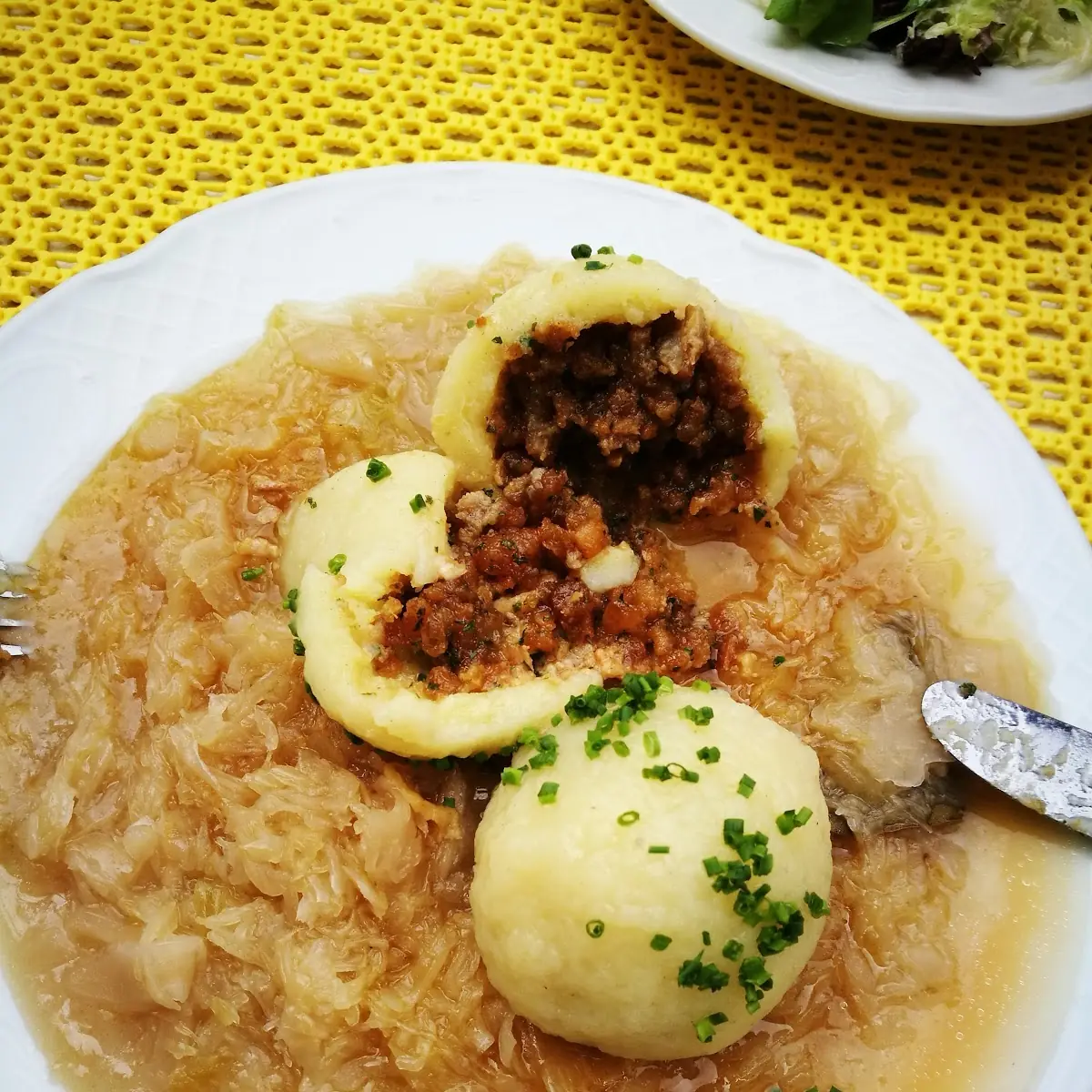 Schweinebraten Mit Kraut Und Knödel