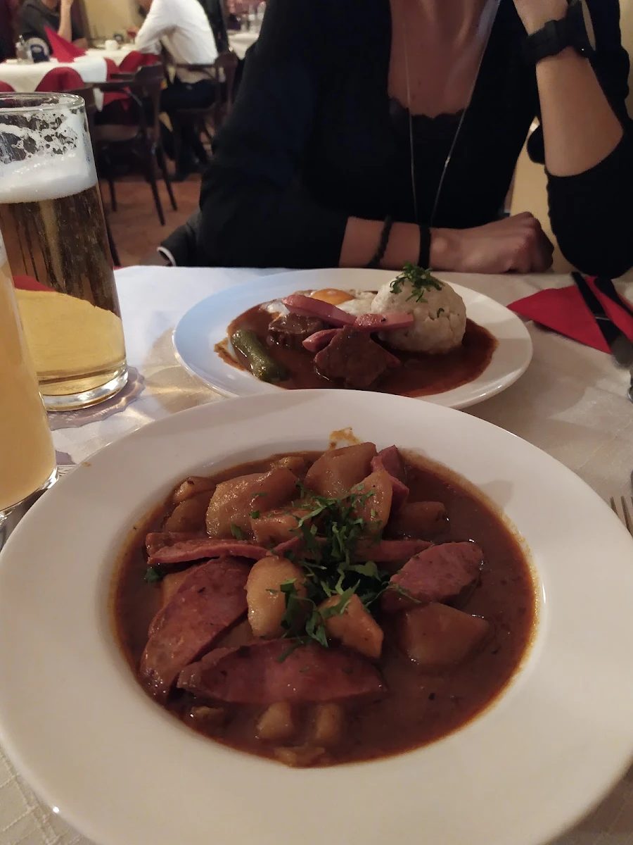 Gulasch Con Patate E Salsiccia Affumicata