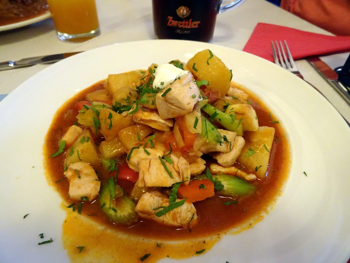 Hühnergulasch Hawaii