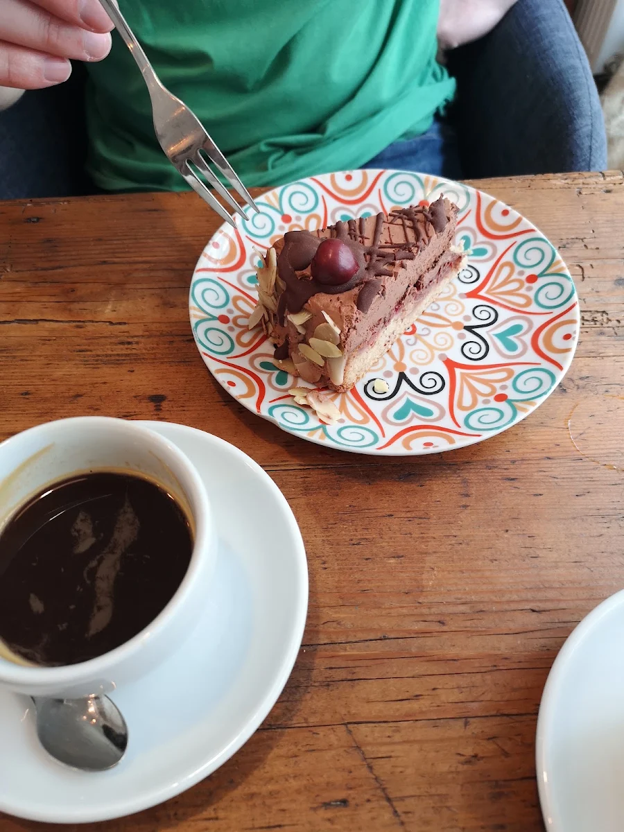 Nougat-kirsch Torte