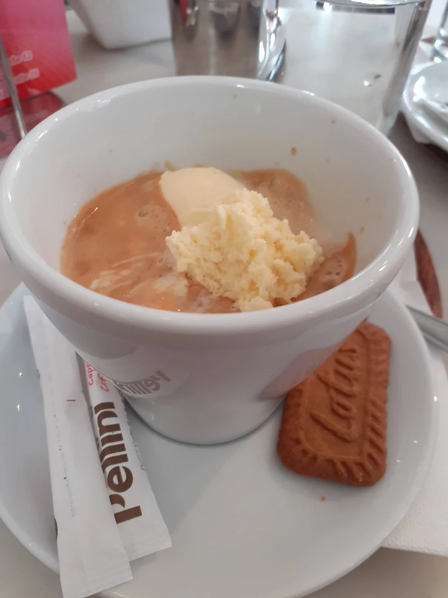 Espresso Mit Nem Kugerl Vanilleeis