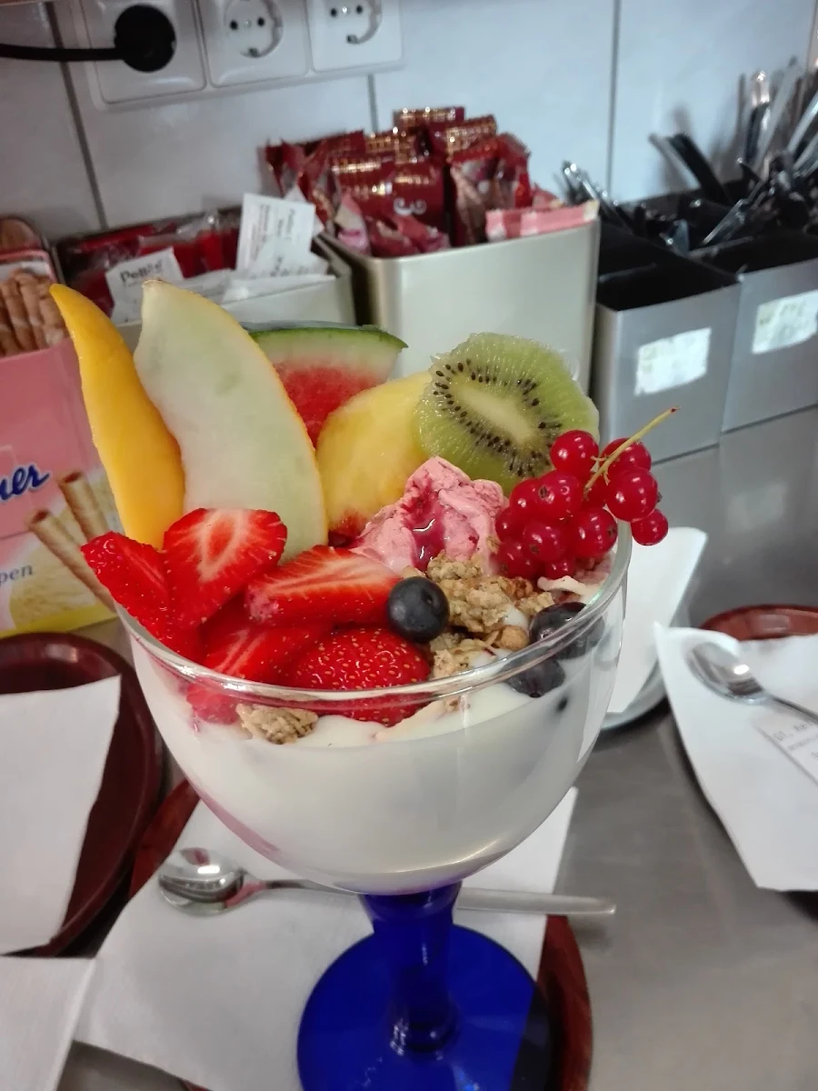 Frűchte Becher