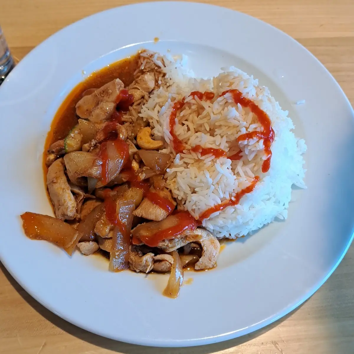 Mariniertes Huhn Mit Cashewnüsse Öliger Chillipaste Gemüse Und Reis