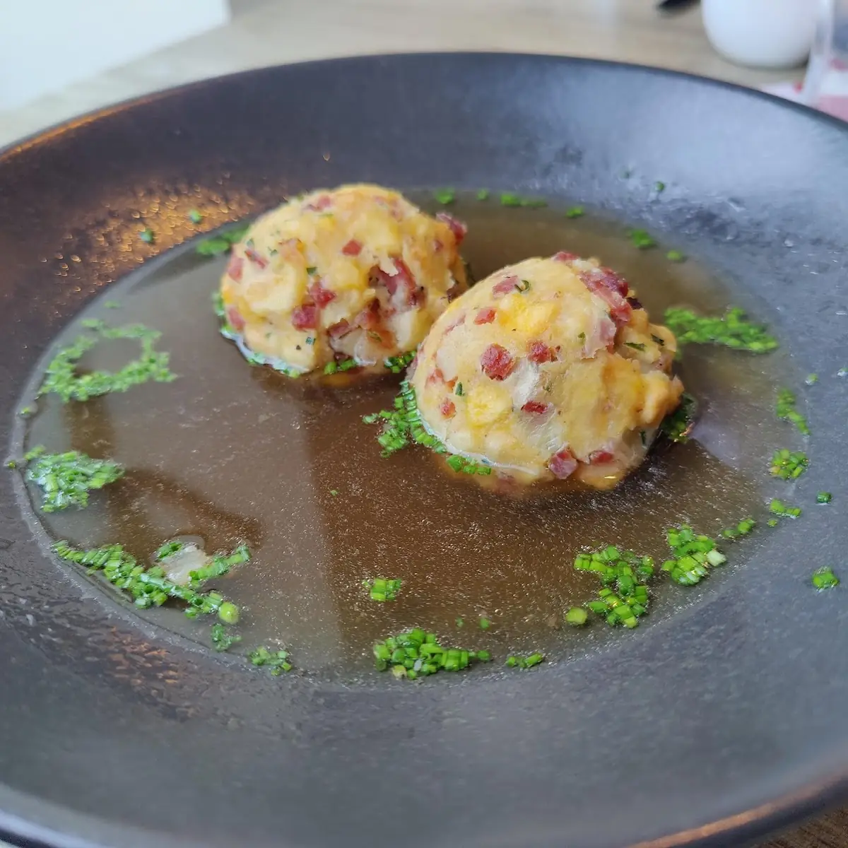 Klare Rindsuppe Mit 2 Speckknödel