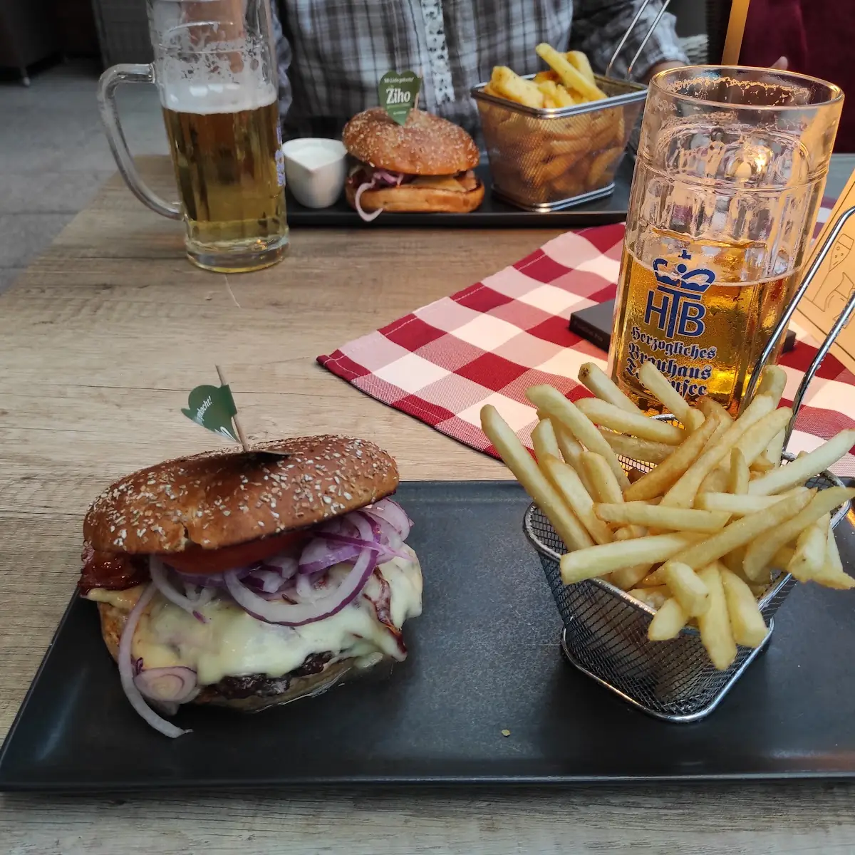 Ziho Burger Mit Pommes