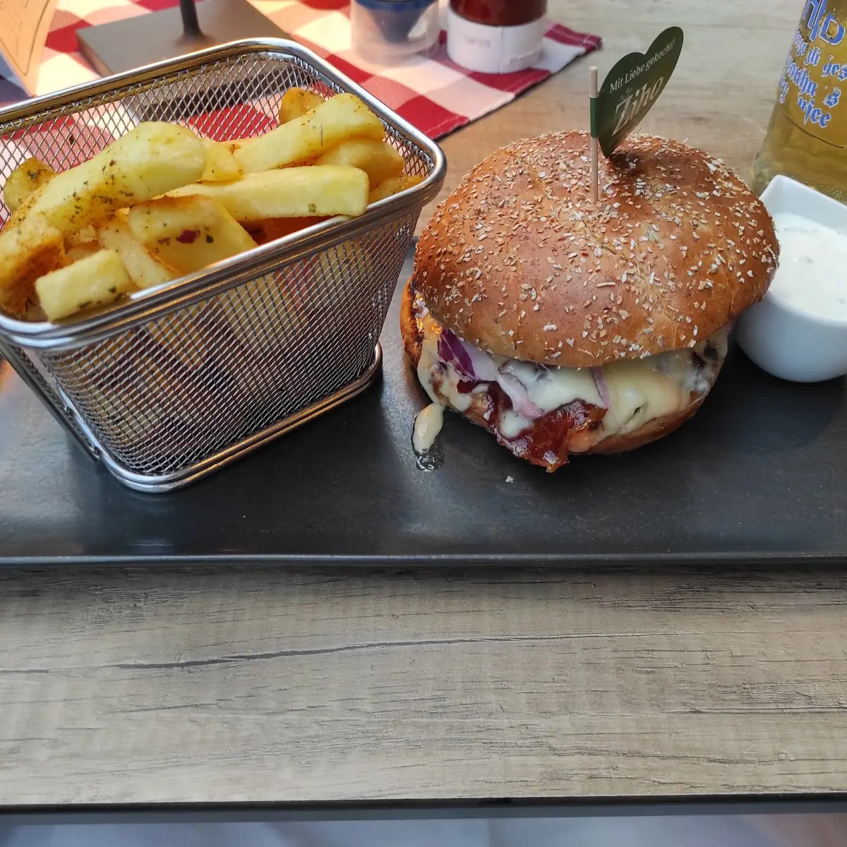 Ziho Burger Mit Steakhouse Pommes
