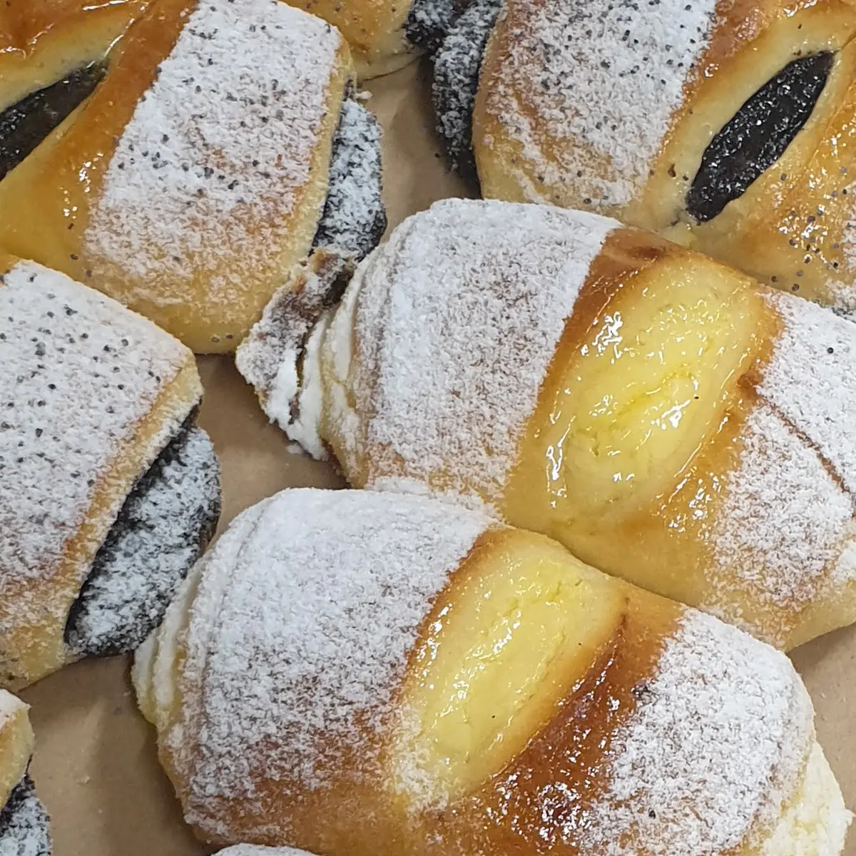 Dinkel-topfen Stangerl Nussschnecke Cappuccino