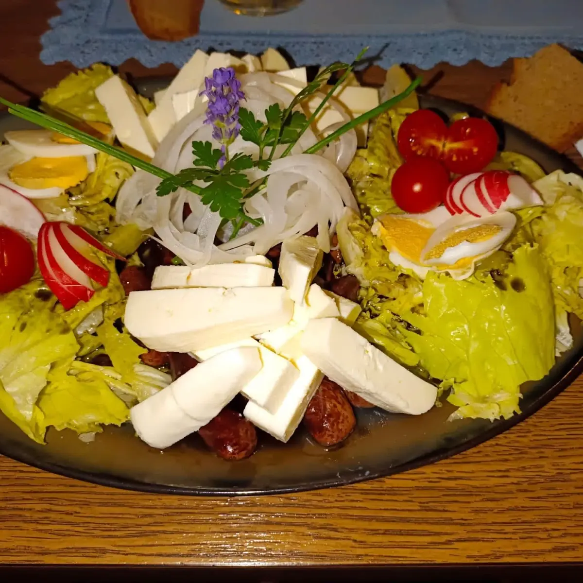 Salatteller Mit Schafkäse