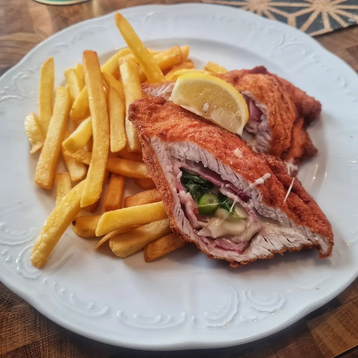 Cordon Bleu Nach Art Des Hauses Mit Jungzwiebel
