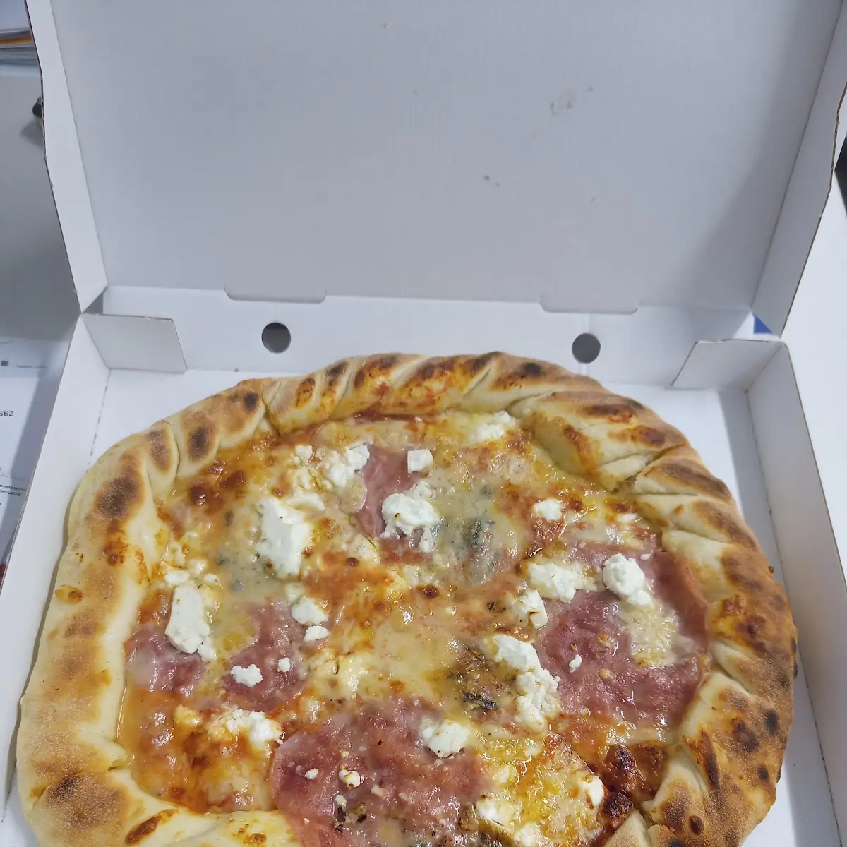 Wunschpizza Mit Käserand