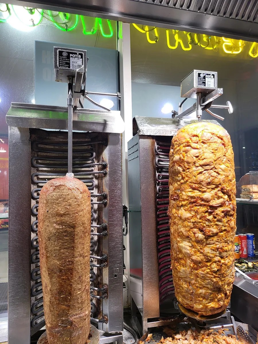 Döner Kalb Und Hühner