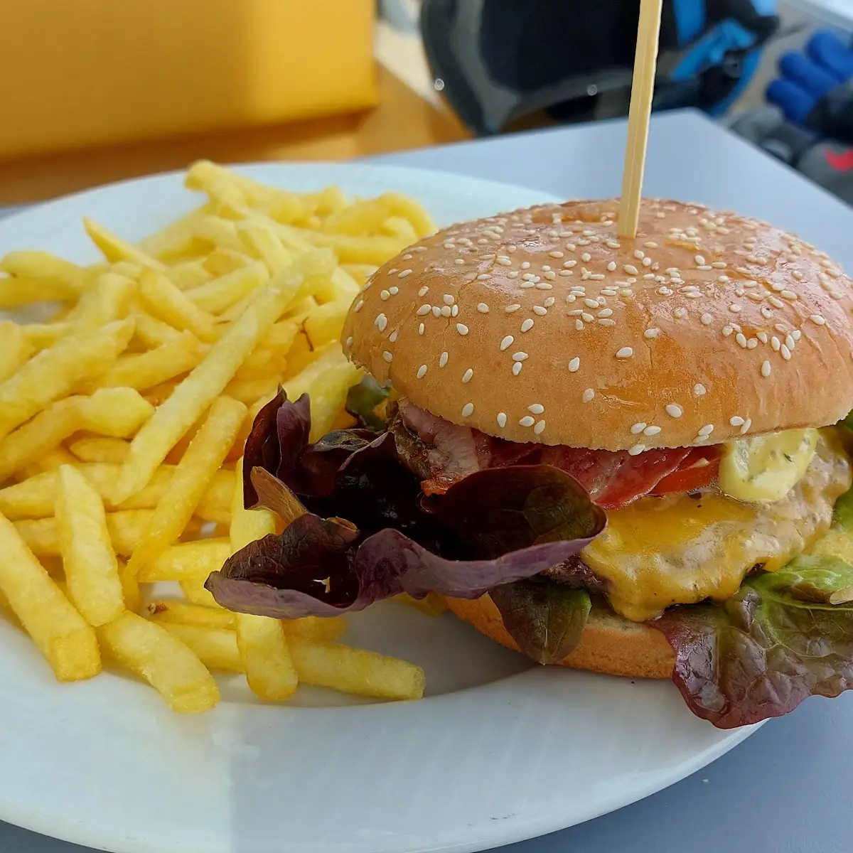 Hamburger Mit Pommes