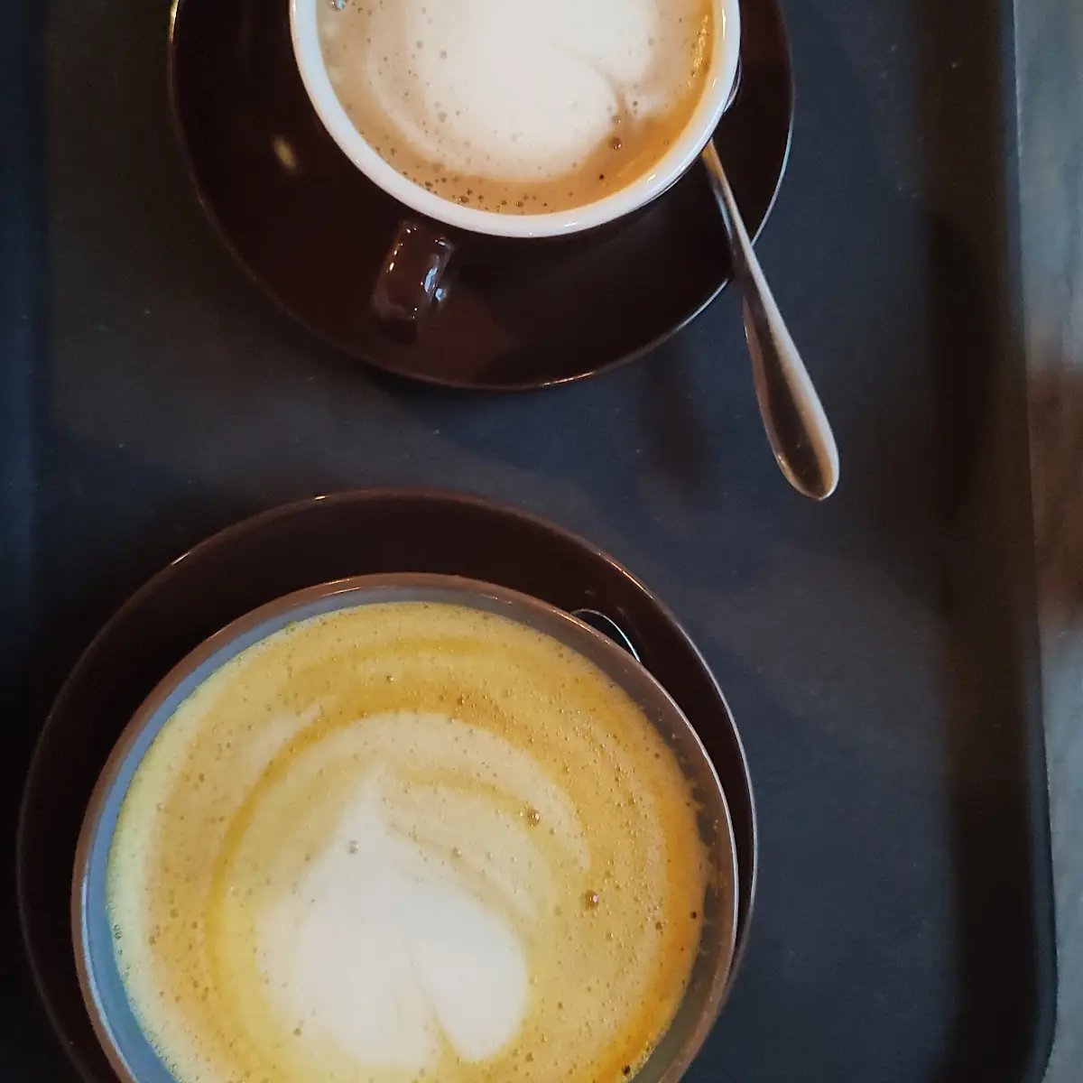 Getreidecafé Und Cappuccino