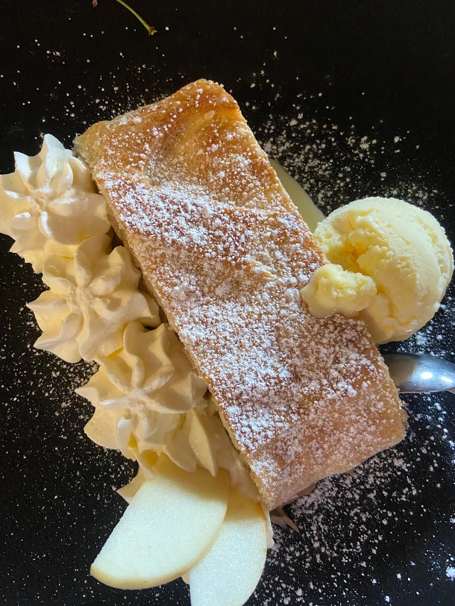 Apfelstrudel Mit Vanilleeis