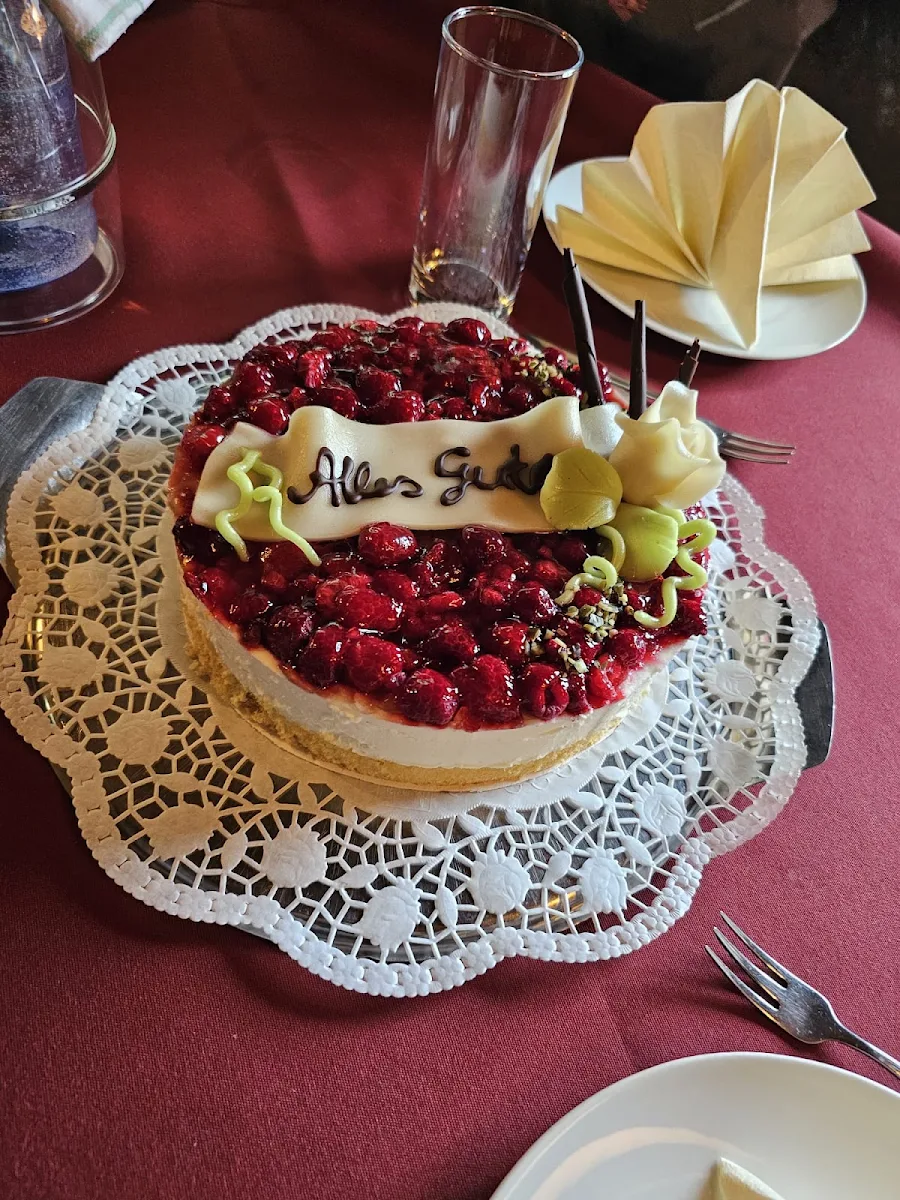 Himbeer Sahnetorte Bestellung Zum Geburtstag