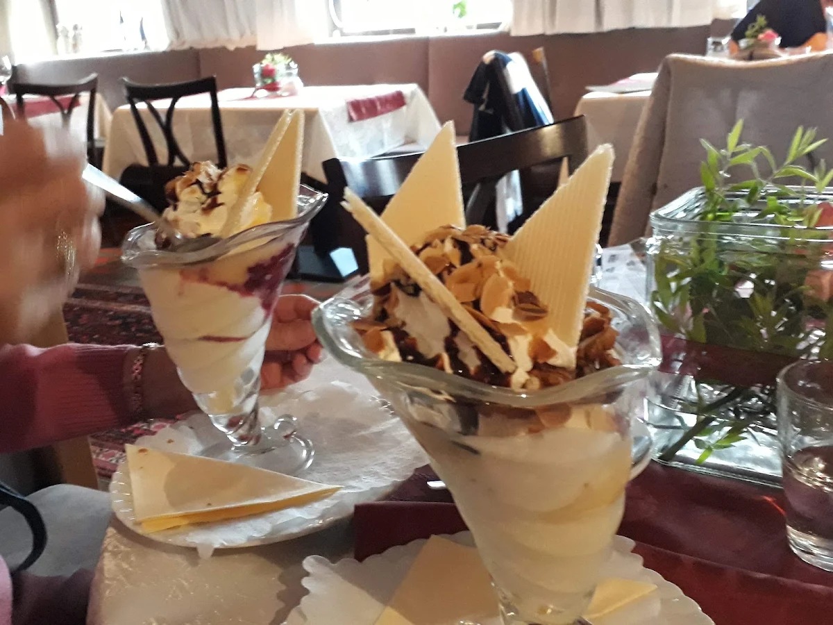 Nuss-madel-eisbecher