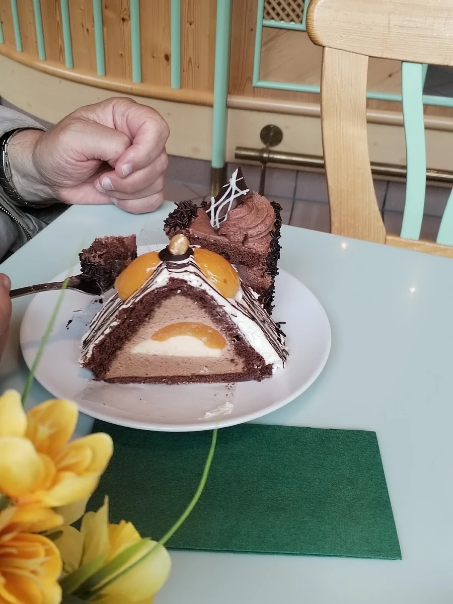Nougat-marillen-pyramide