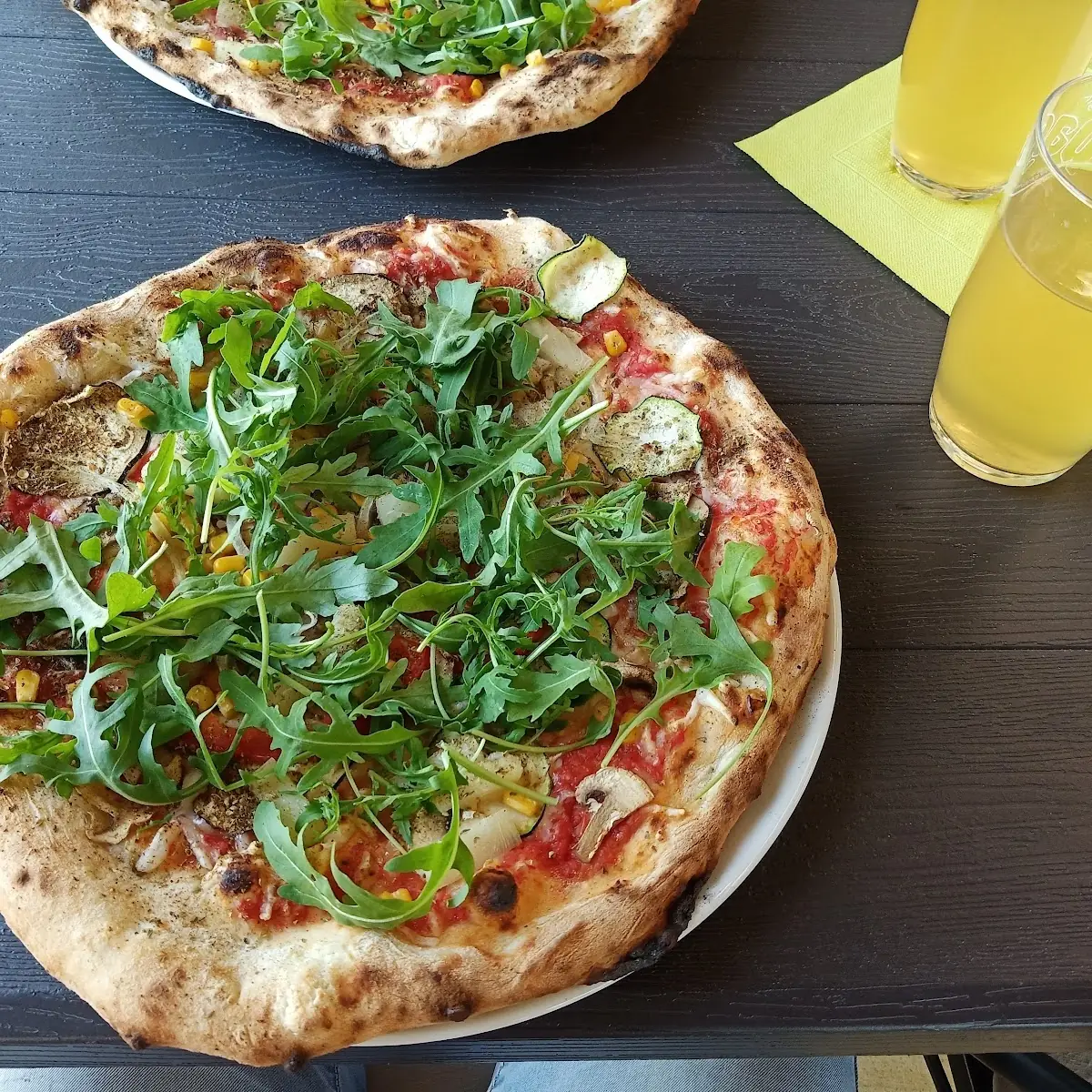 Pizza Vegetariana Mit Ananas Und Rucola