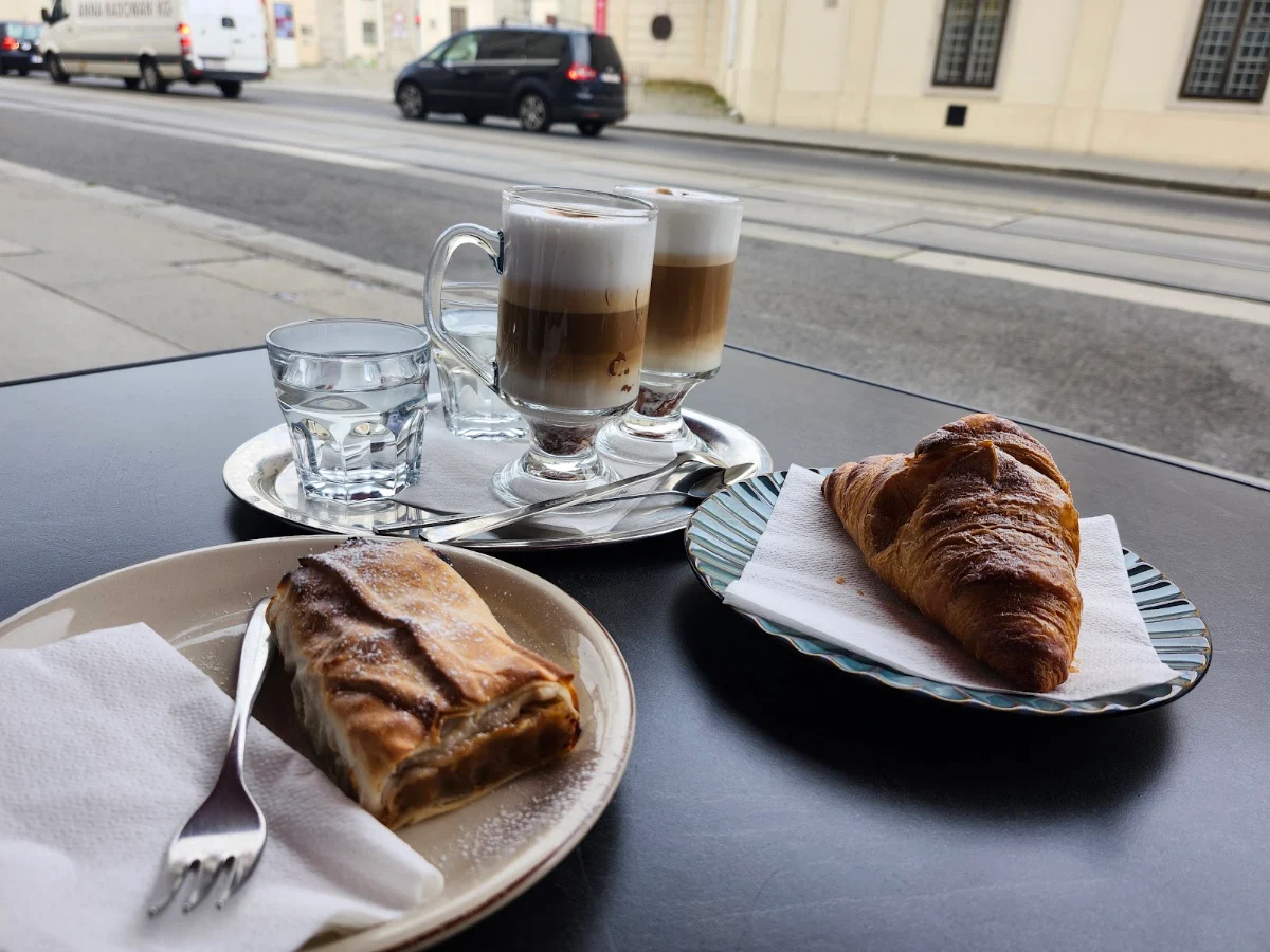 Cappuccino Croissants, Coffee & Friends