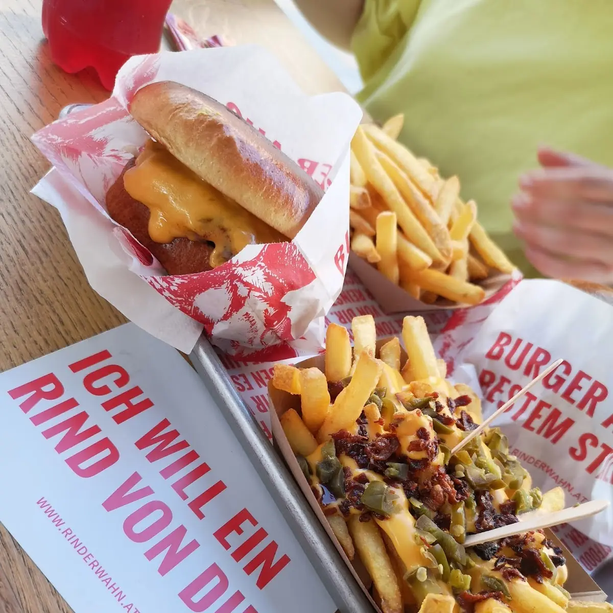 Cheeseburger & Chilli Cheese Fries