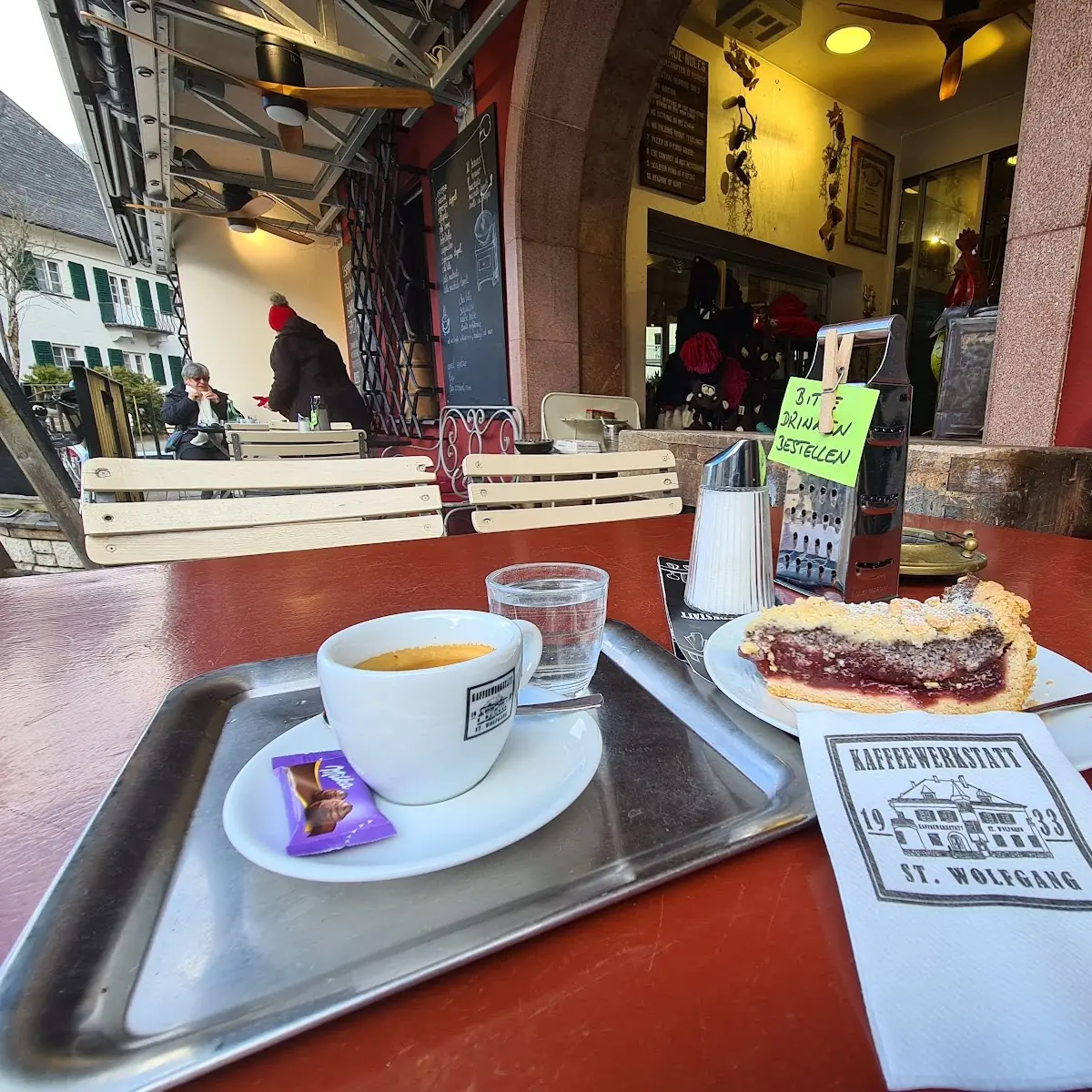 Espresso Mit Zwetschgen-mohn-kuchen