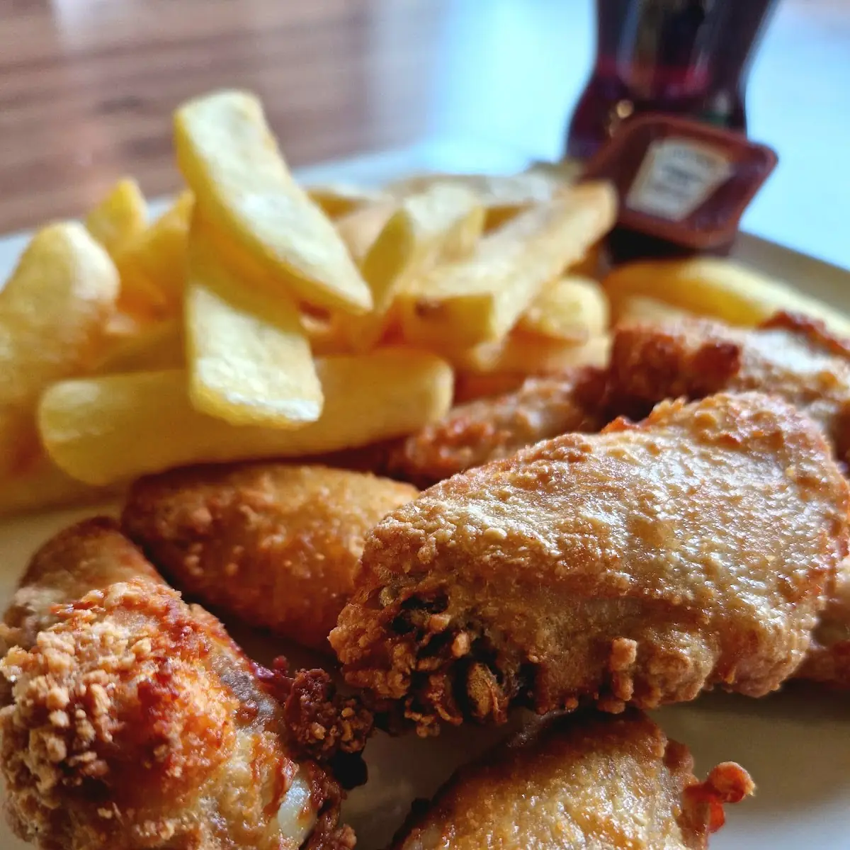 Chicken Wings with Fries