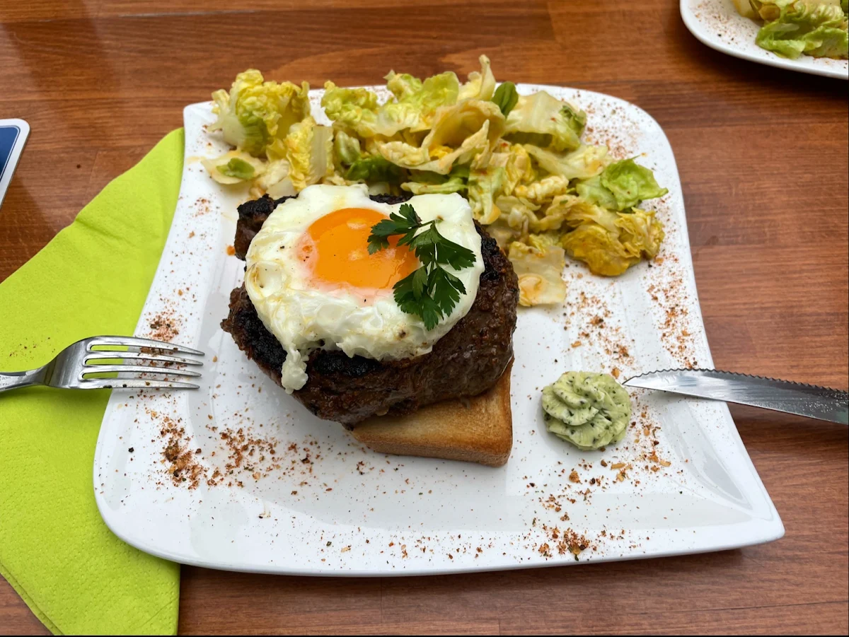 Steaktoast Mit Salat