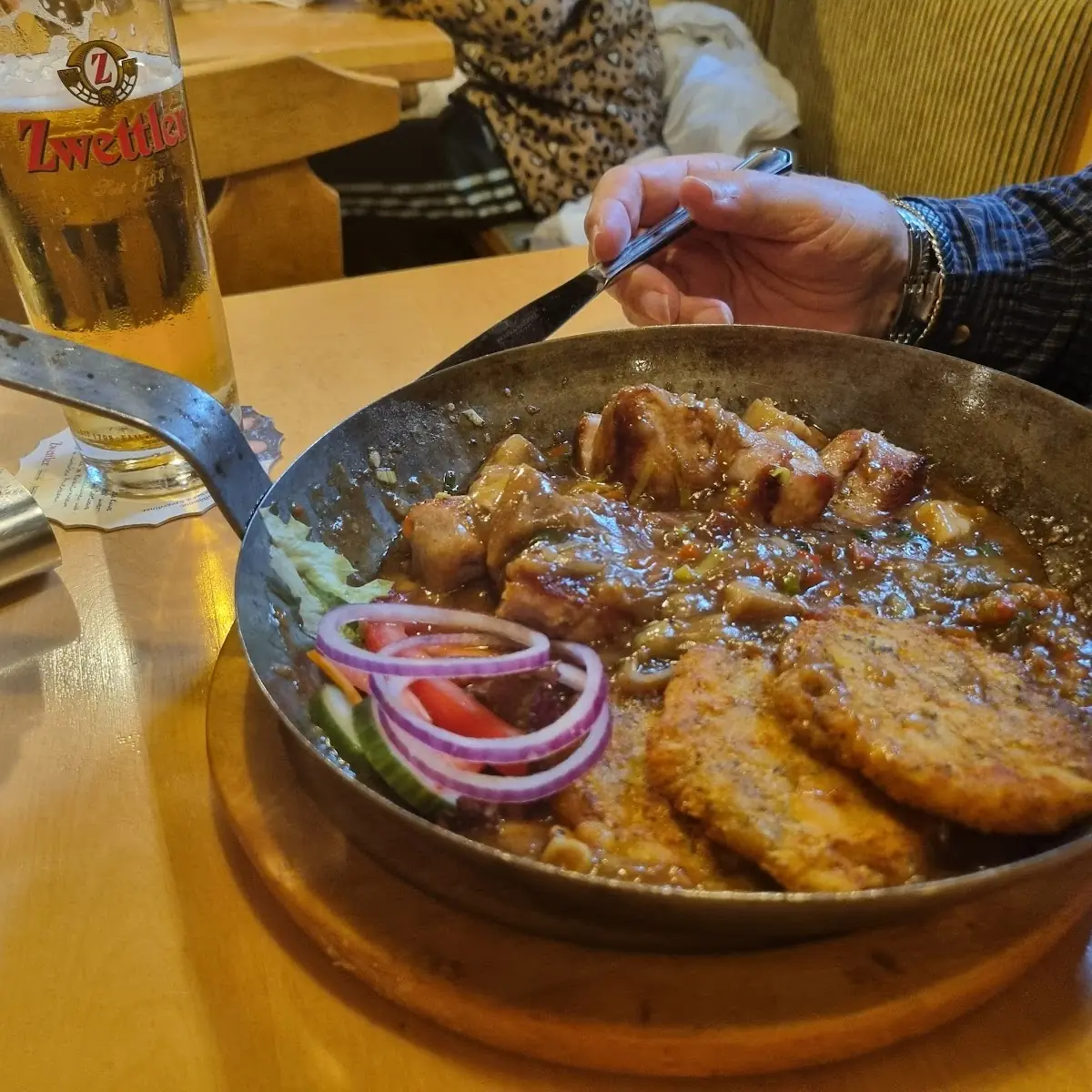 Schweinsmedalions In Steinpilzsouce Und Kartoffelpuffer