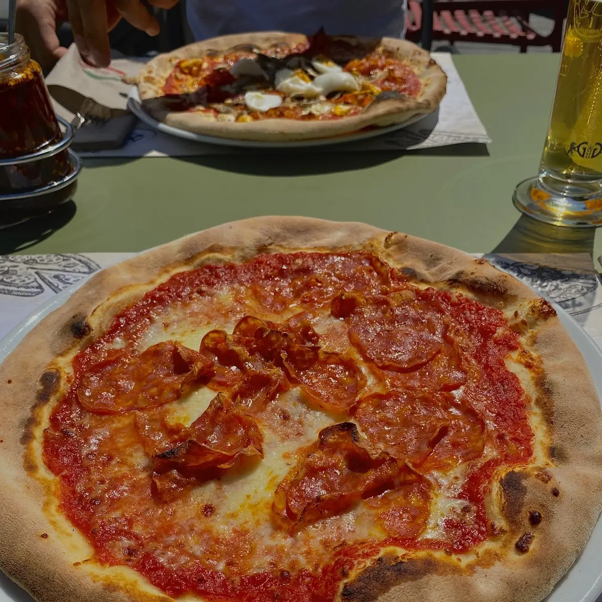 Salami Pizza