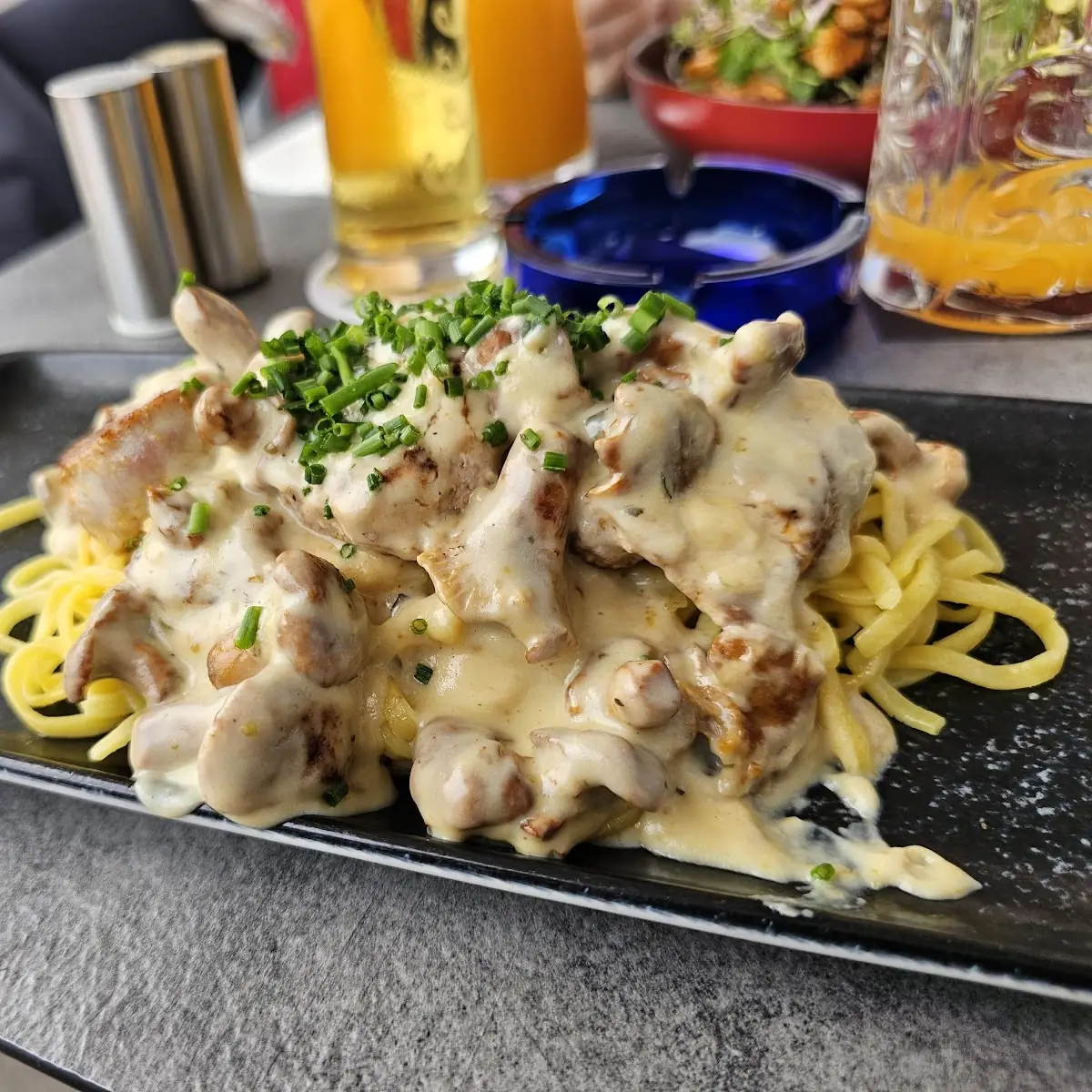 Schweinemedaillons Mit Eierschwammerln Und Pasta