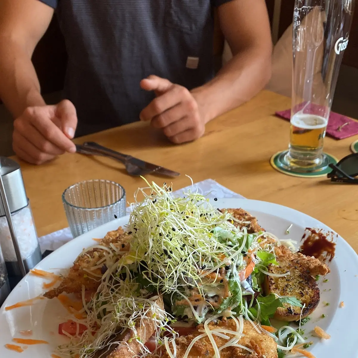 Gemischter Salat Mit Gebackenem Hähnchen
