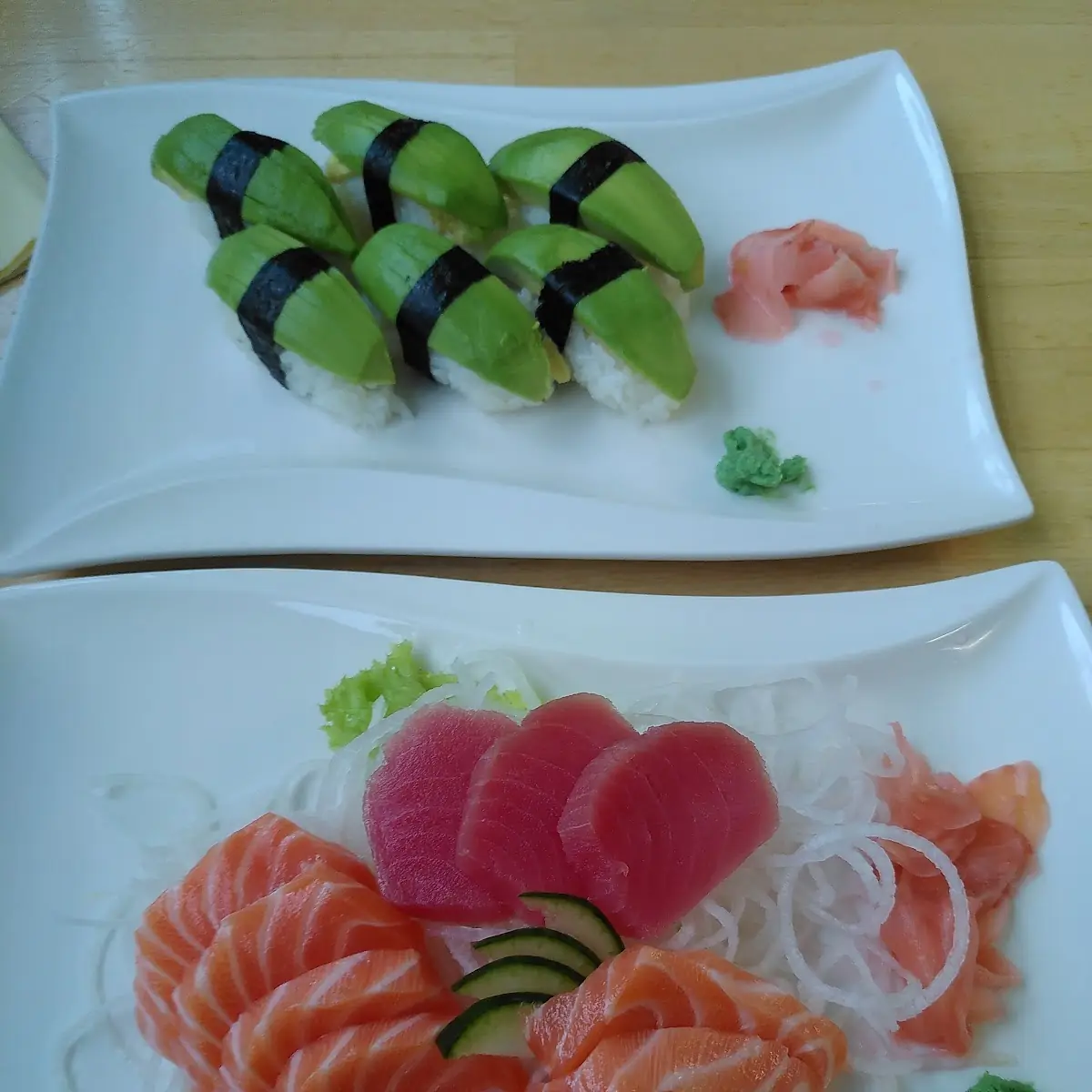 Sashimi Und Avocado-sushi