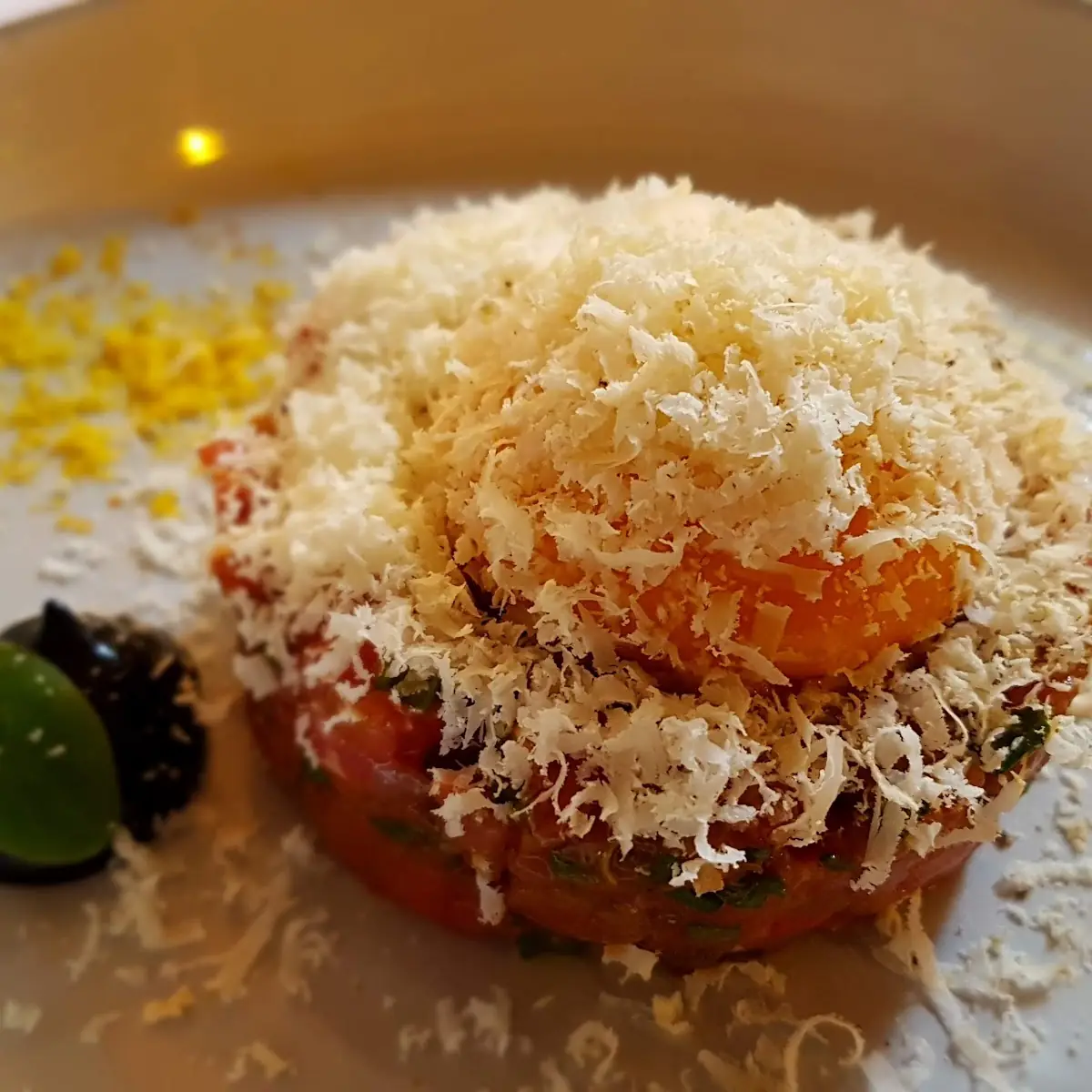 Beef Tartar Mit Stunden-ei Und Belper Knolle
