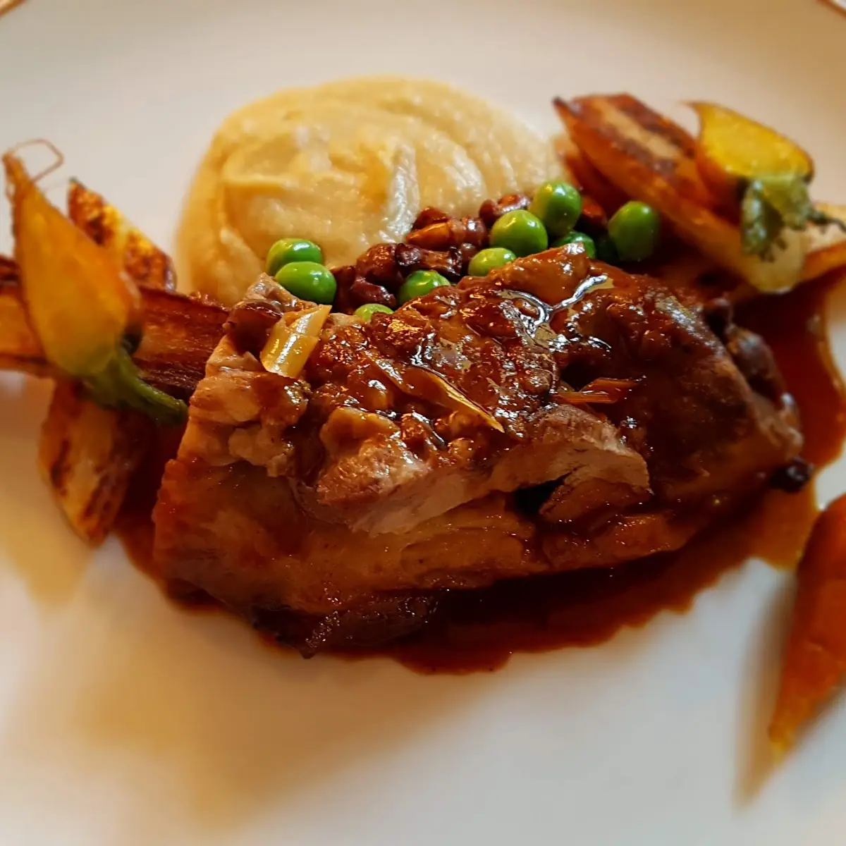 Lammschulter Mit Kichererbsen Und Karotten Raritäten