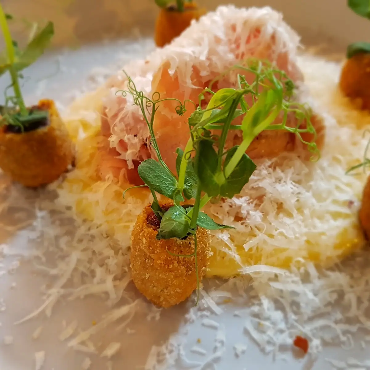 Vitello Mit Dorsch Mayonnaise Und Gebackenen Oliven