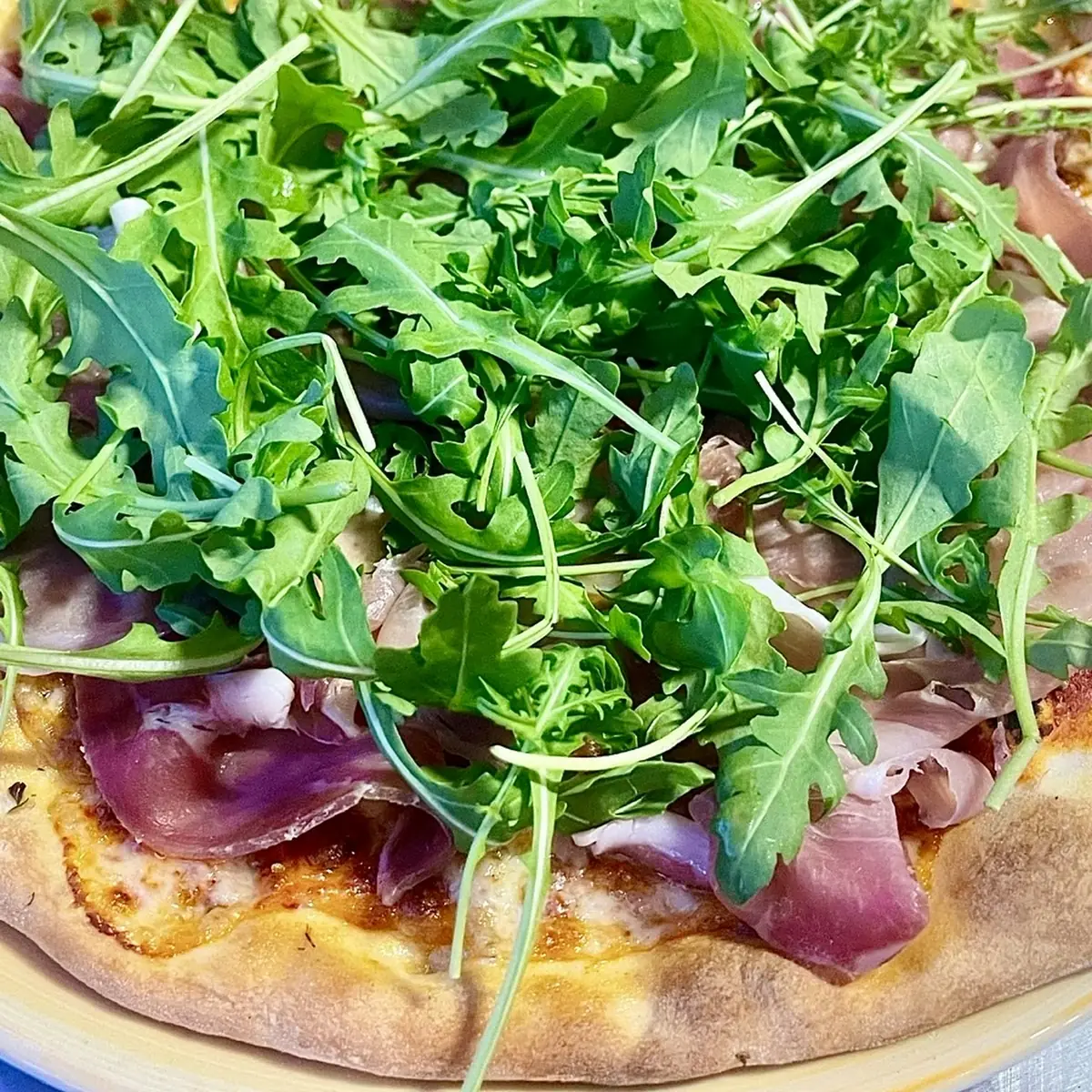 Pizza Parma Mit Rucola