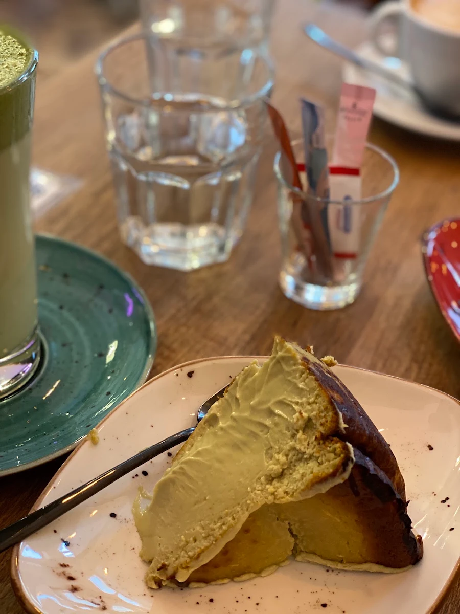 Pistachio San Sebastián Cheesecake