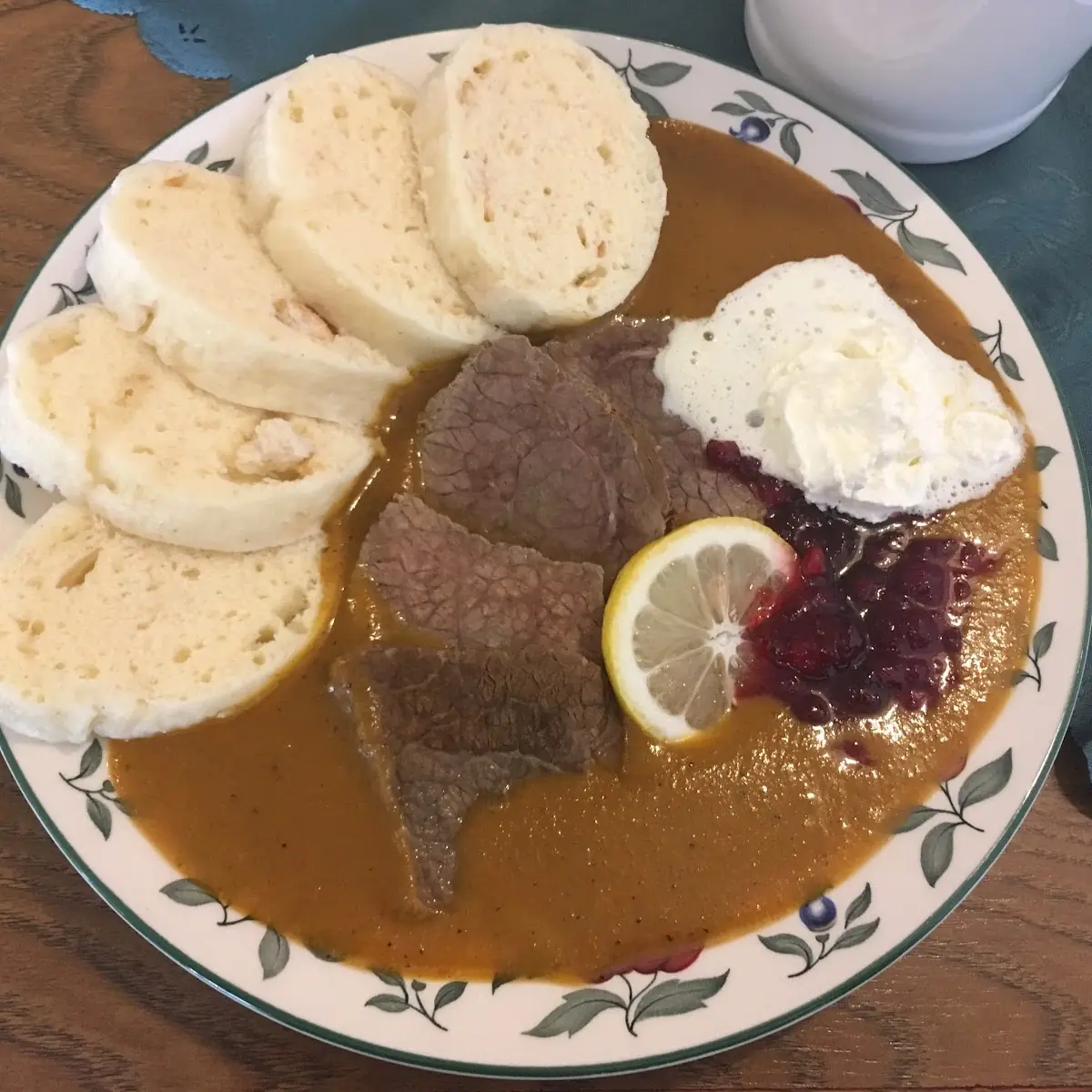 Kleines Svickova Mit Bömischen Semmelknödel