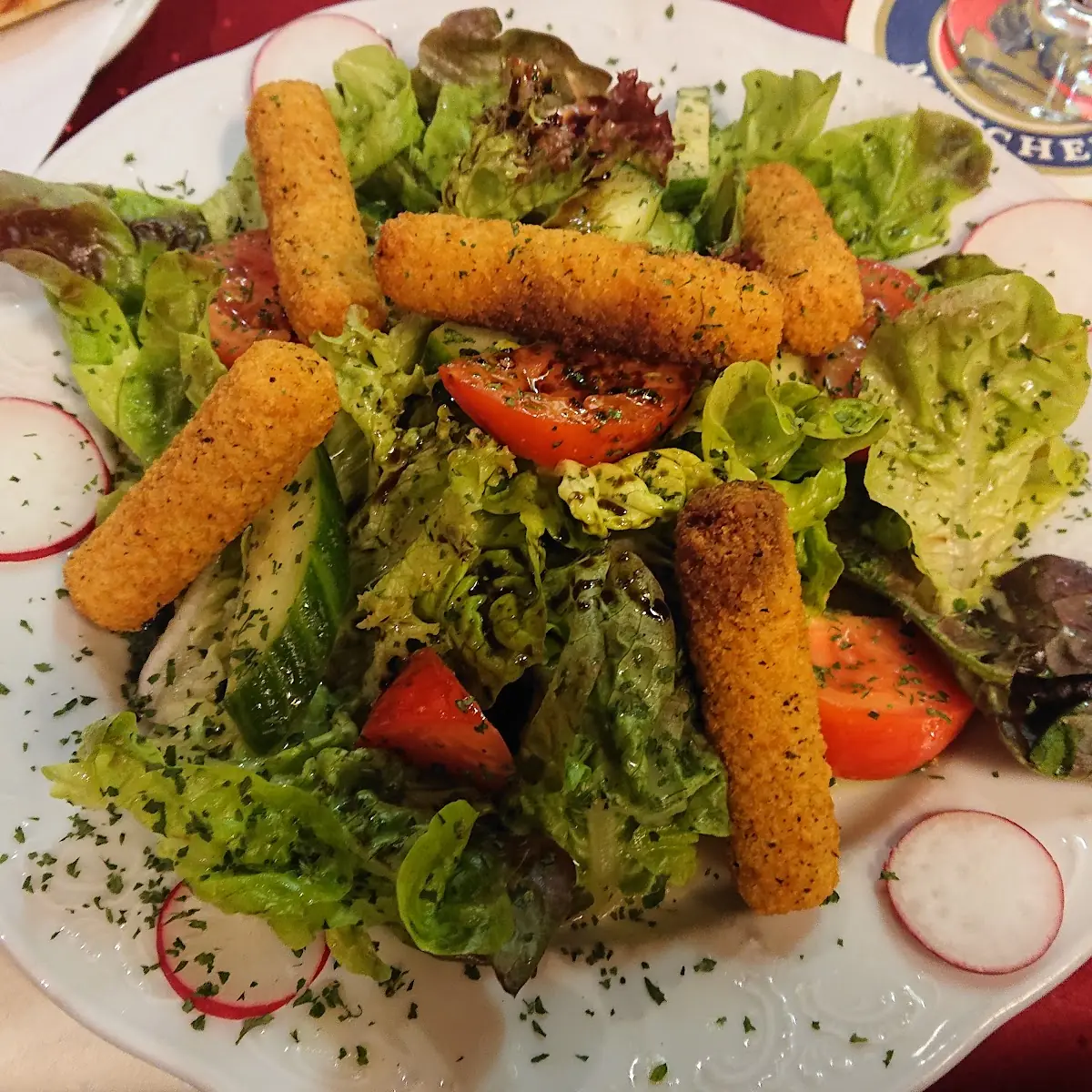 Salatplatte Mit Mozzarella Sticks