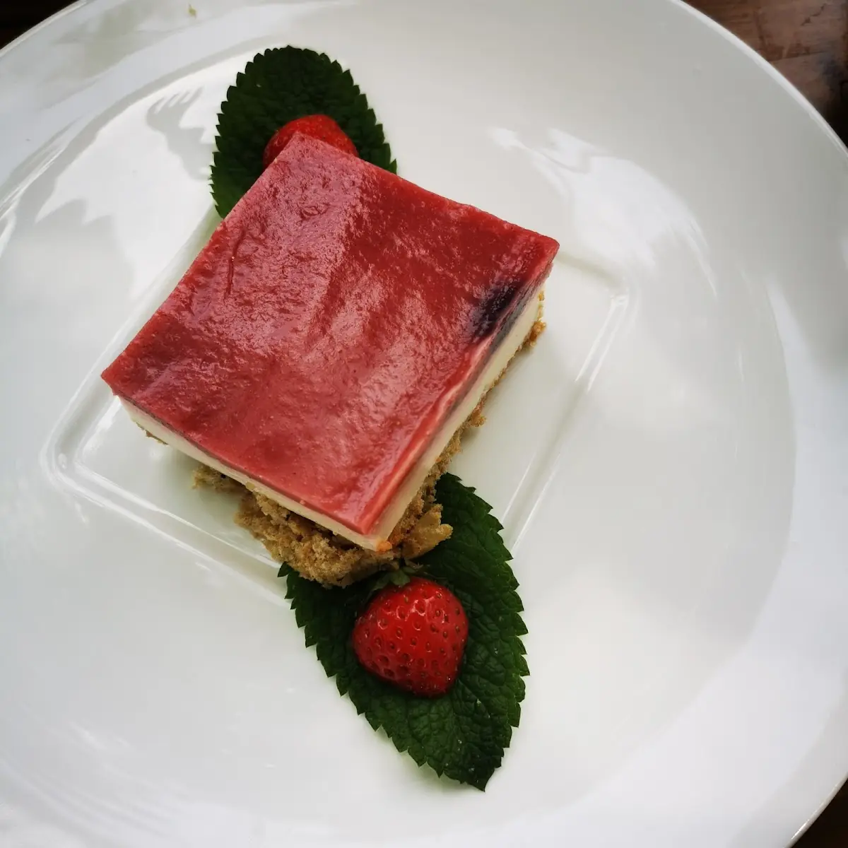 Erdbeer-buttermilch Schnitte