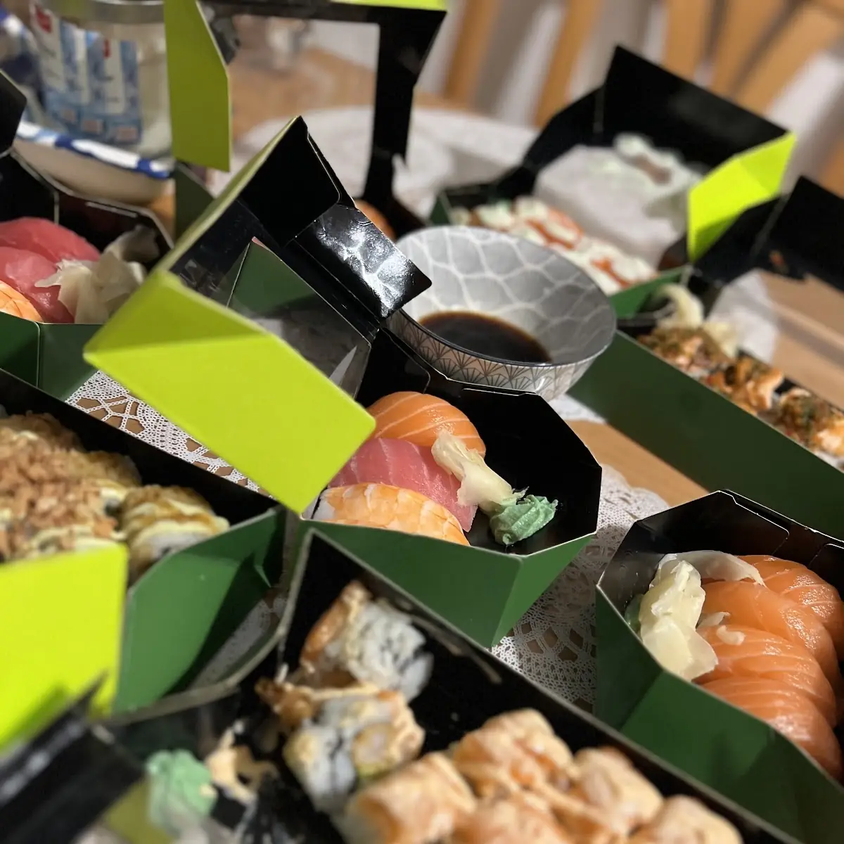 Sushi Und Rolls Kingroll Special Avocado Sake