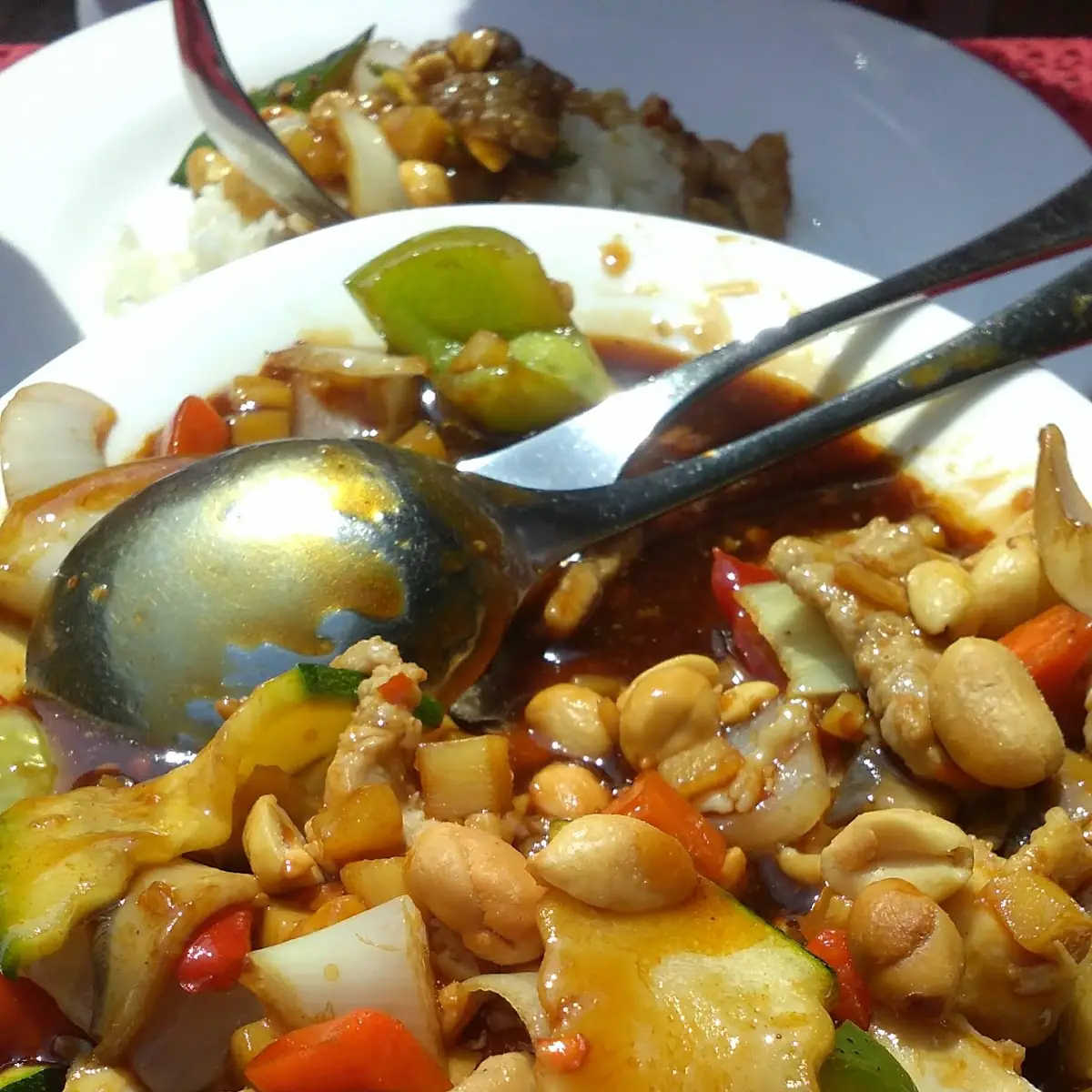 8 Schätze Mit Scharfer Soße Und Erdnüssen