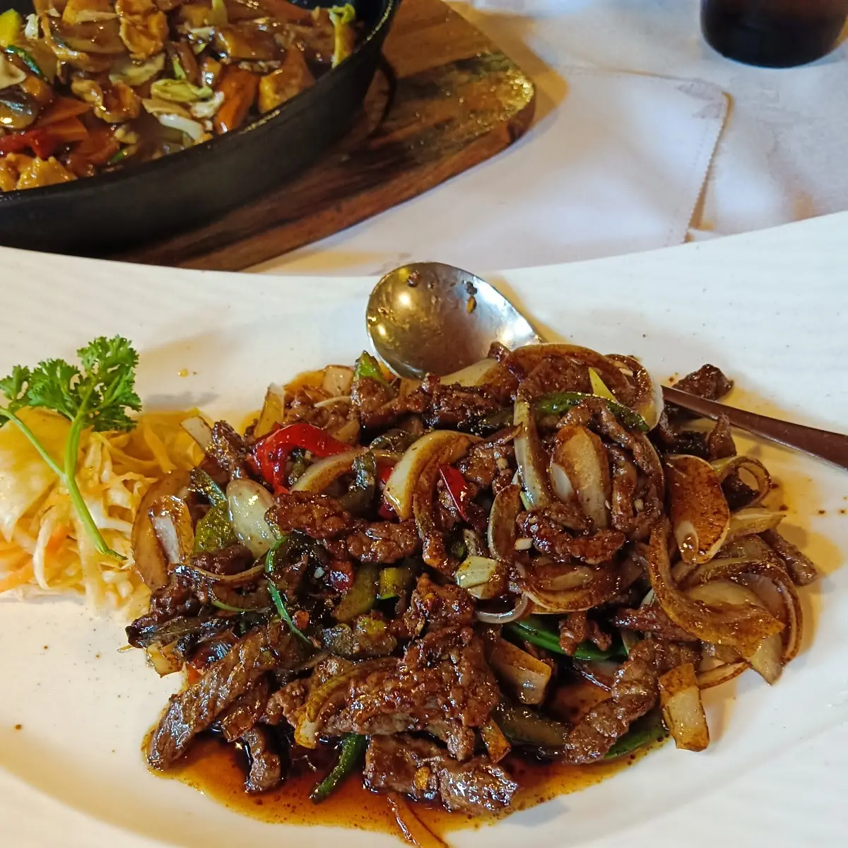 Rindfleisch Mit Paprika Und Zwiebel Und Sojasosse