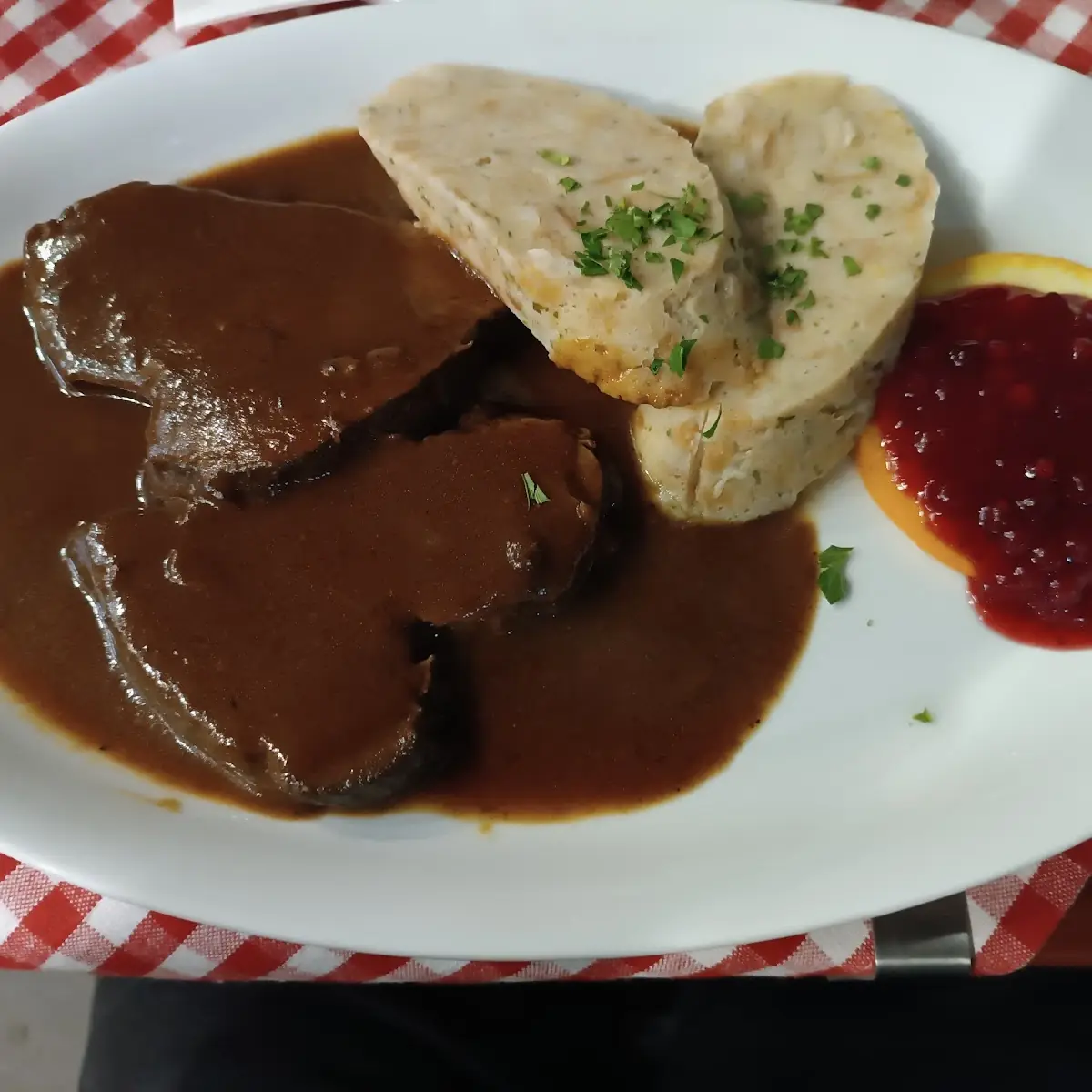Hirschbraten Mit Serviettenknödl, Haas Beisl