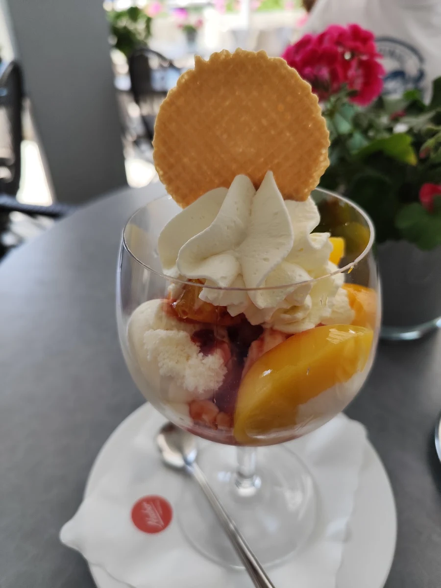 Eisbecher Pfirsich Melba