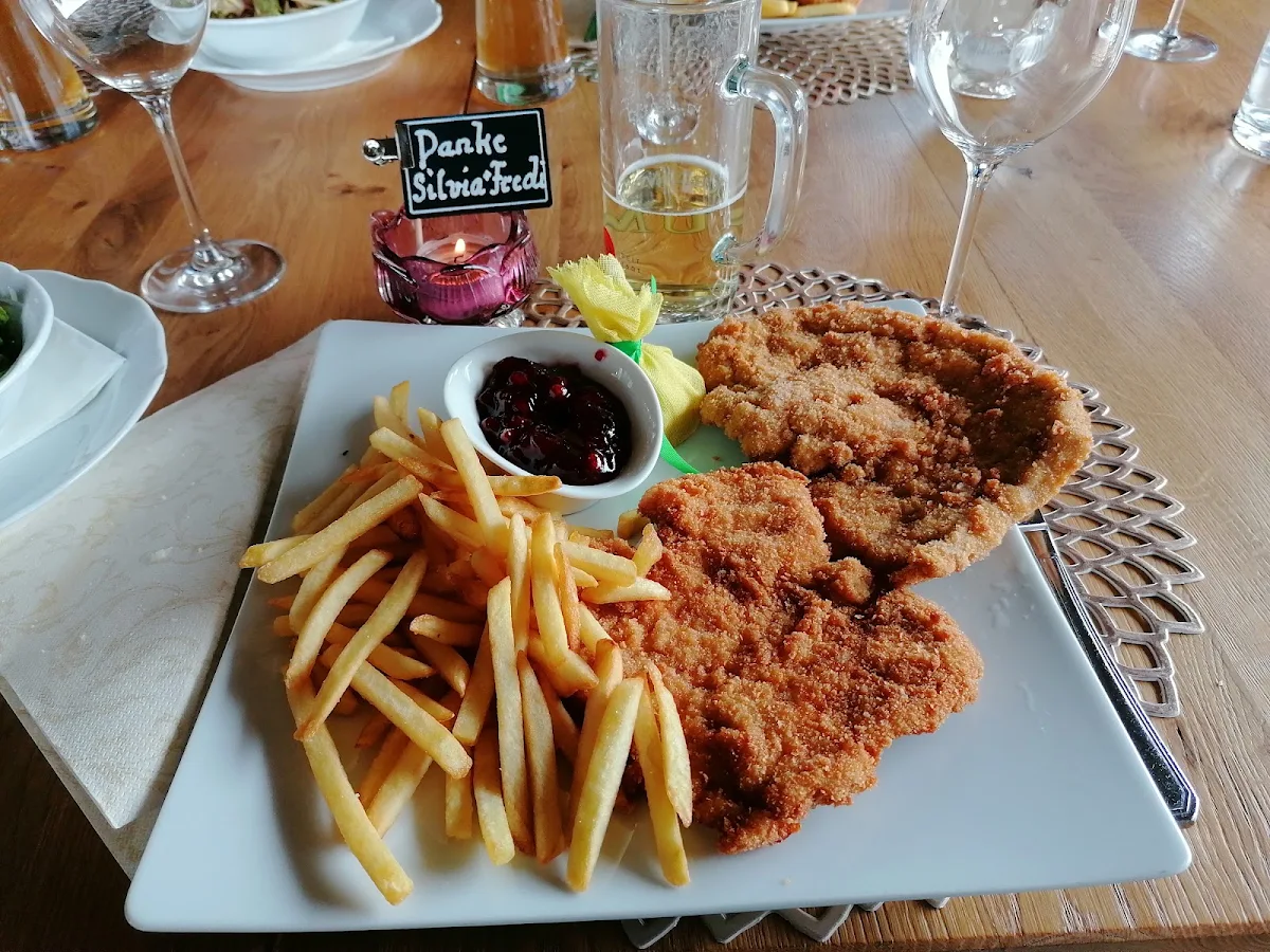 Wiener Schnitzel Mit Pommes Frites