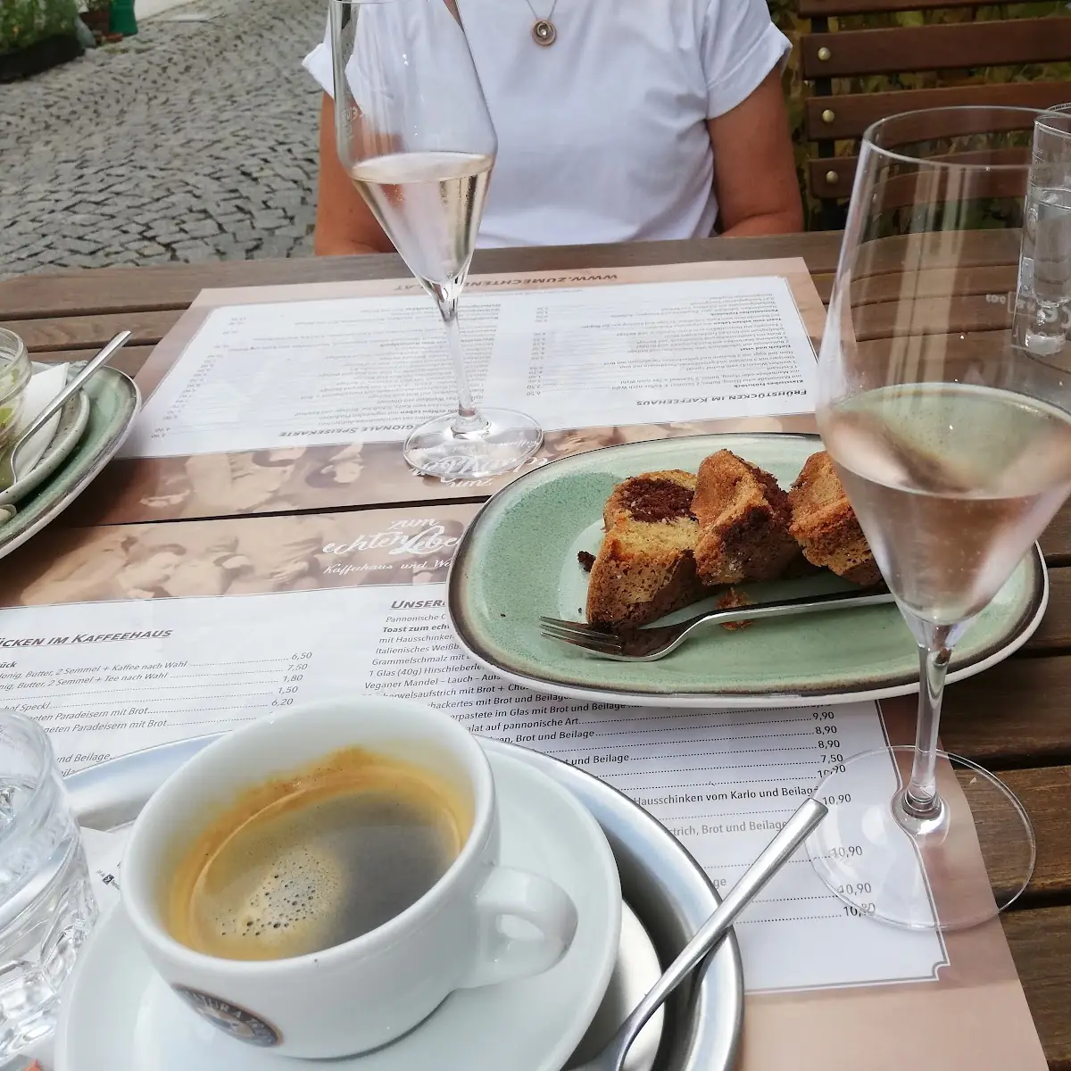 Kaffee Mit Selbstgemachten Gugelhupf