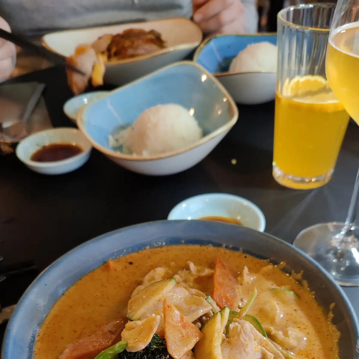 Rotes Thai Curry Mit Hühnerfleisch